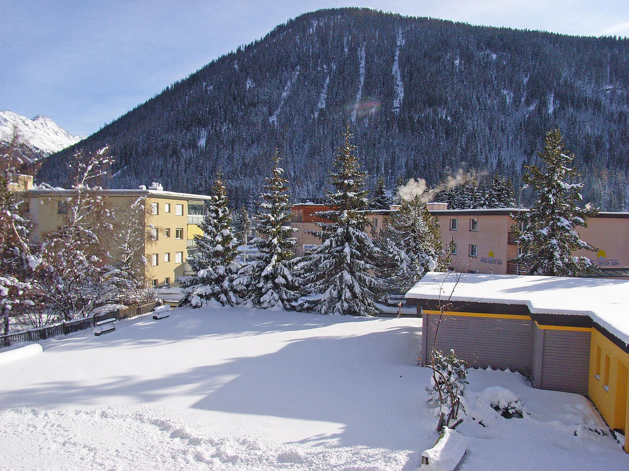 Foto 22 - Appartamento con 3 camere da letto a Davos con vista sulle montagne