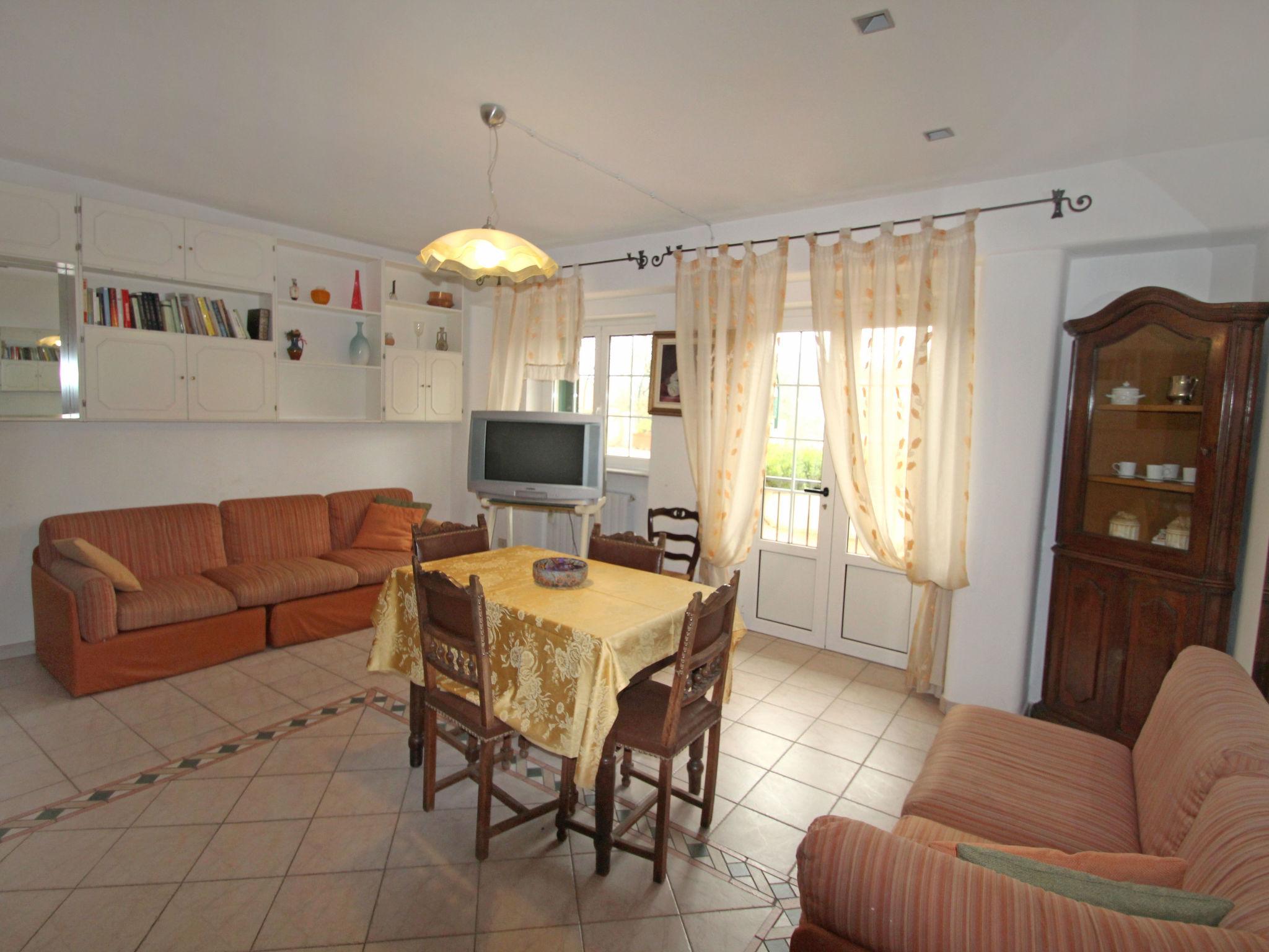 Photo 8 - 2 bedroom Apartment in Imperia with swimming pool and garden