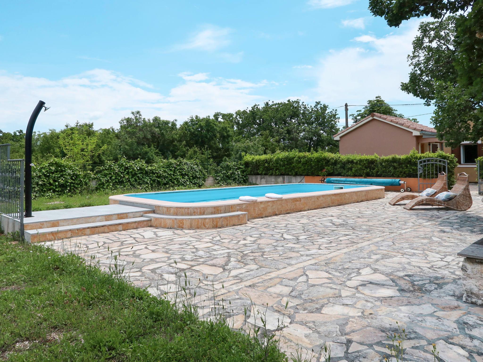 Foto 2 - Casa de 2 quartos em Drniš com piscina privada e vistas do mar