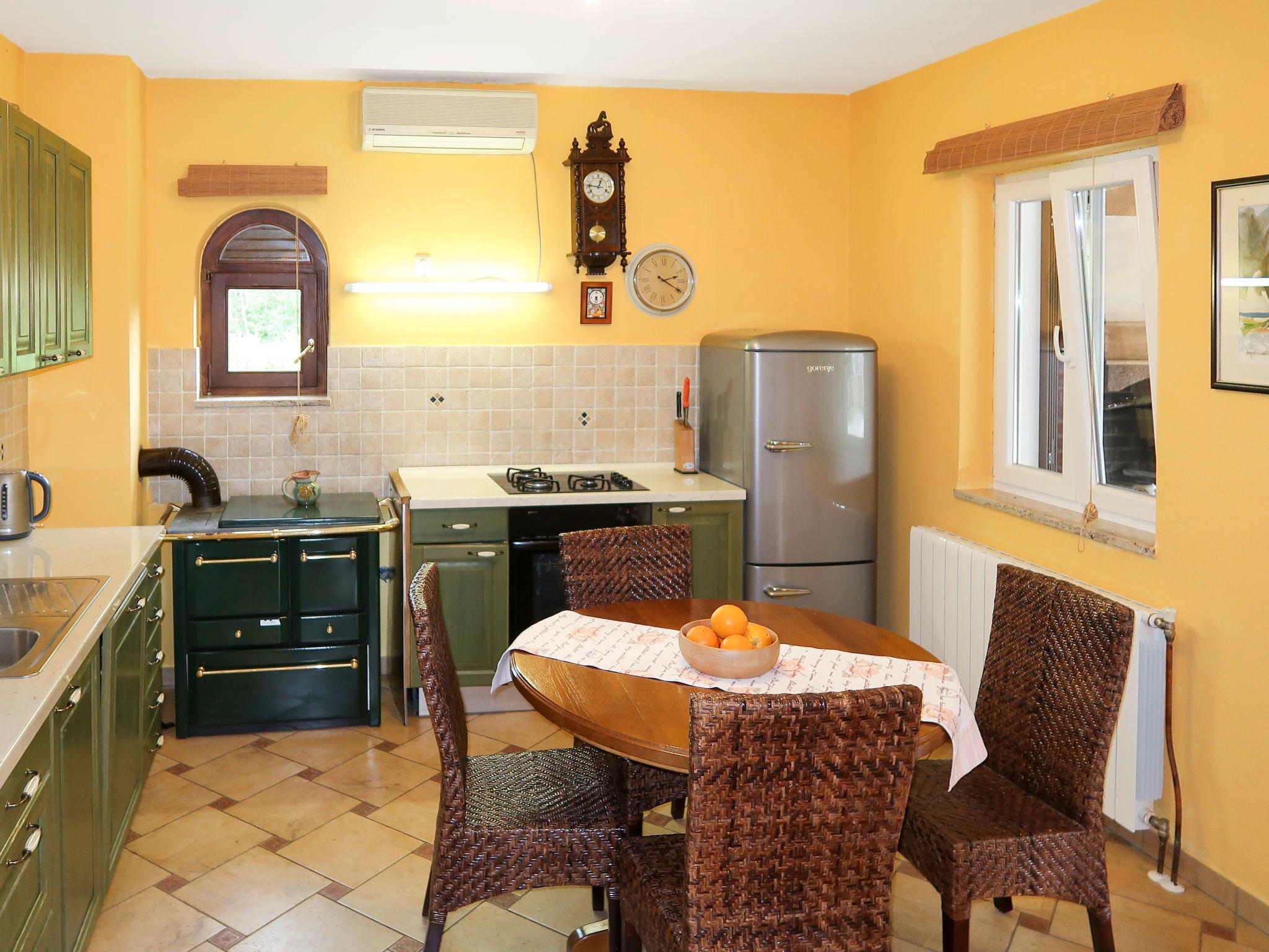 Photo 10 - 2 bedroom House in Drniš with private pool and sea view