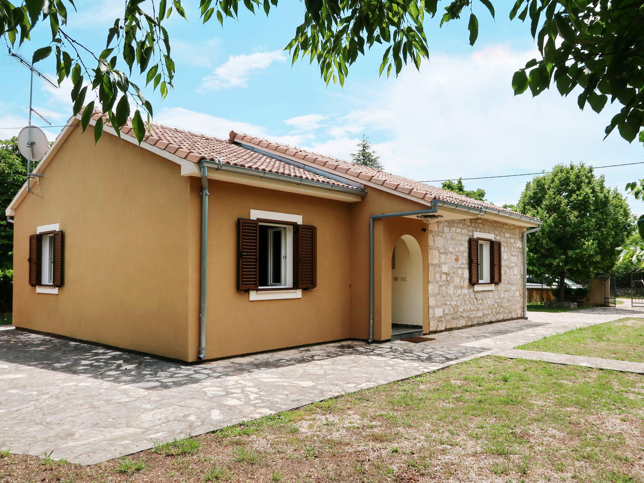 Photo 24 - Maison de 2 chambres à Drniš avec piscine privée et vues à la mer