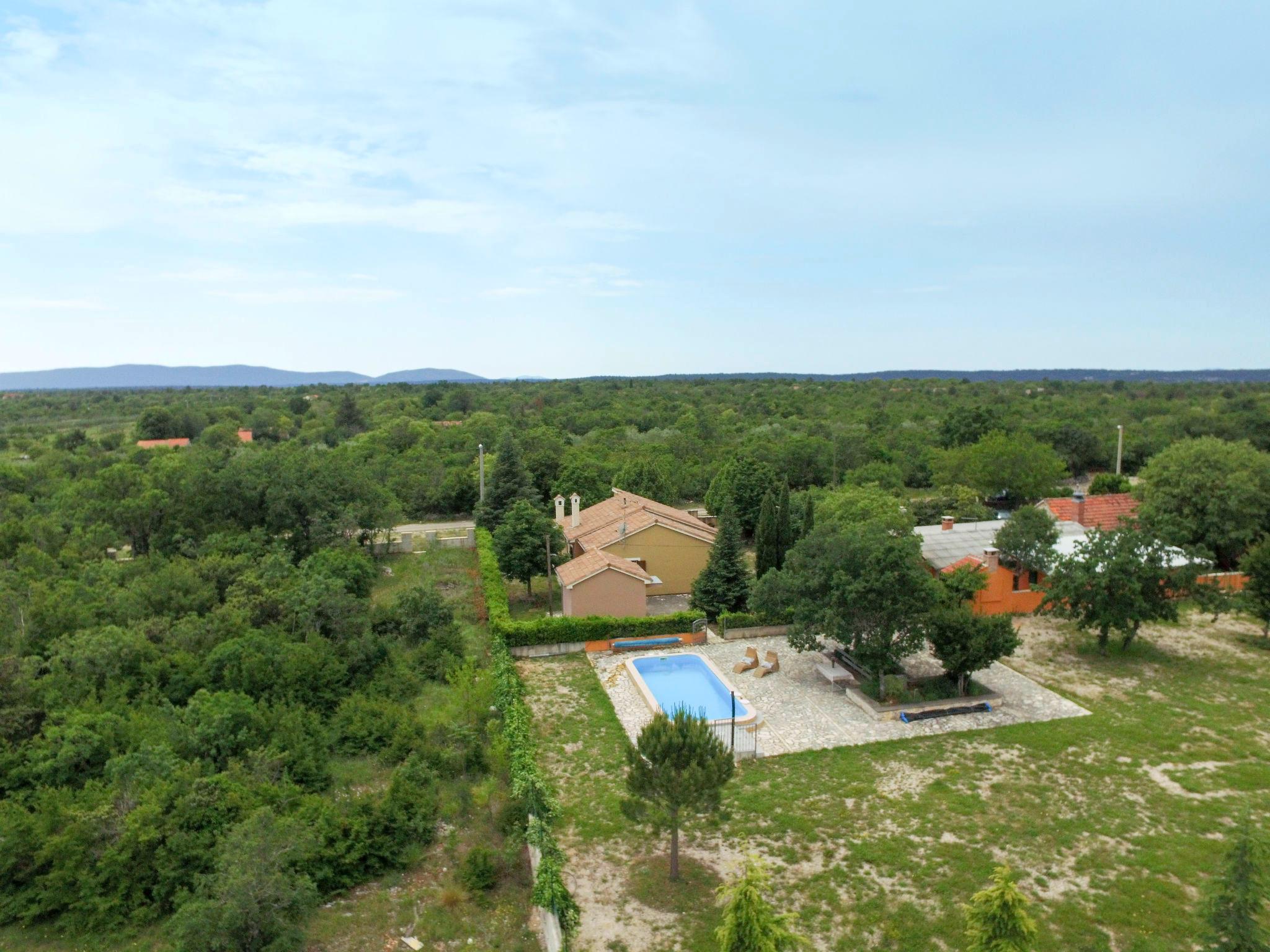Foto 21 - Casa con 2 camere da letto a Drniš con piscina privata e vista mare