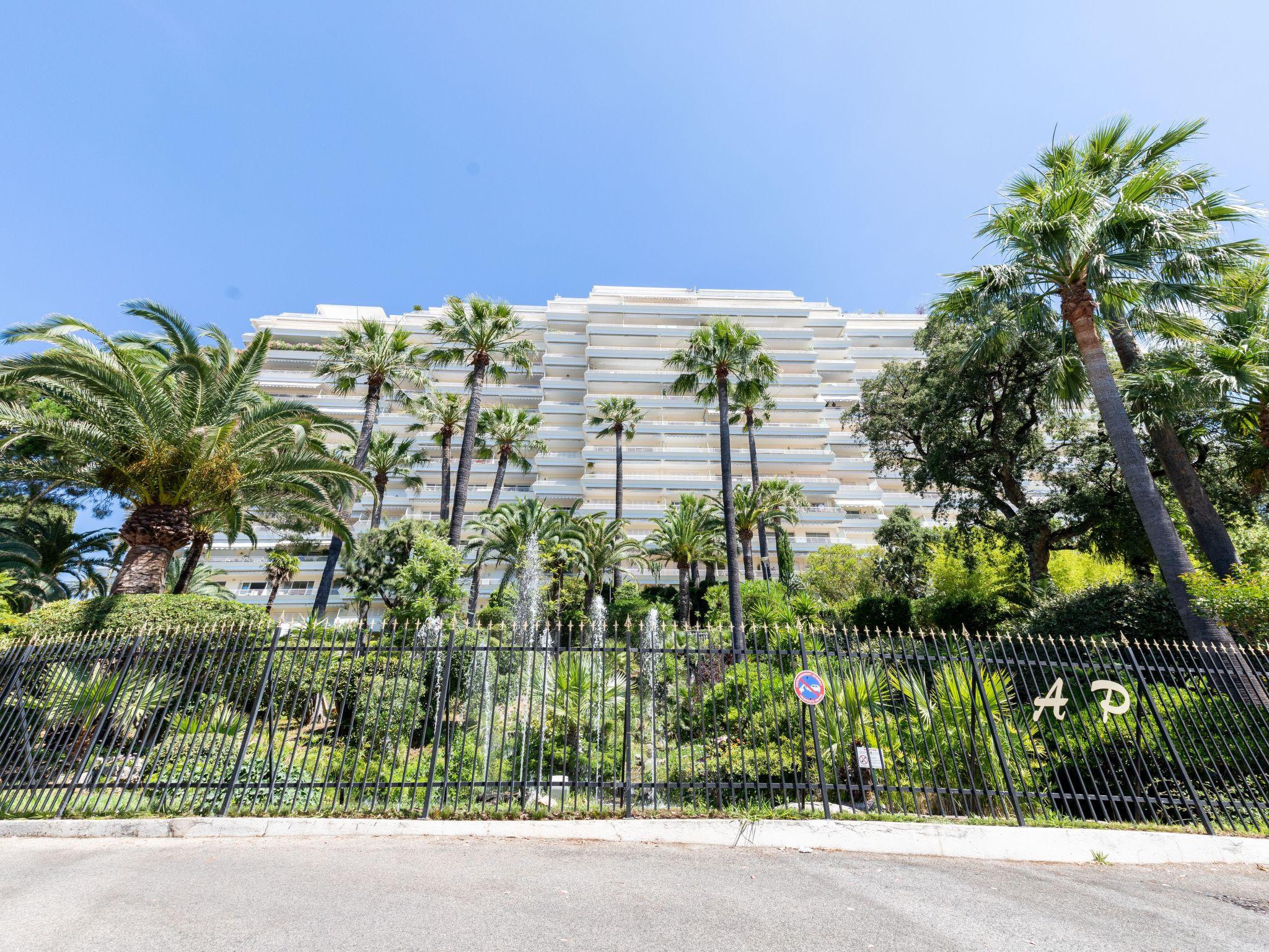 Foto 23 - Apartamento de 2 habitaciones en Cannes con jardín y vistas al mar