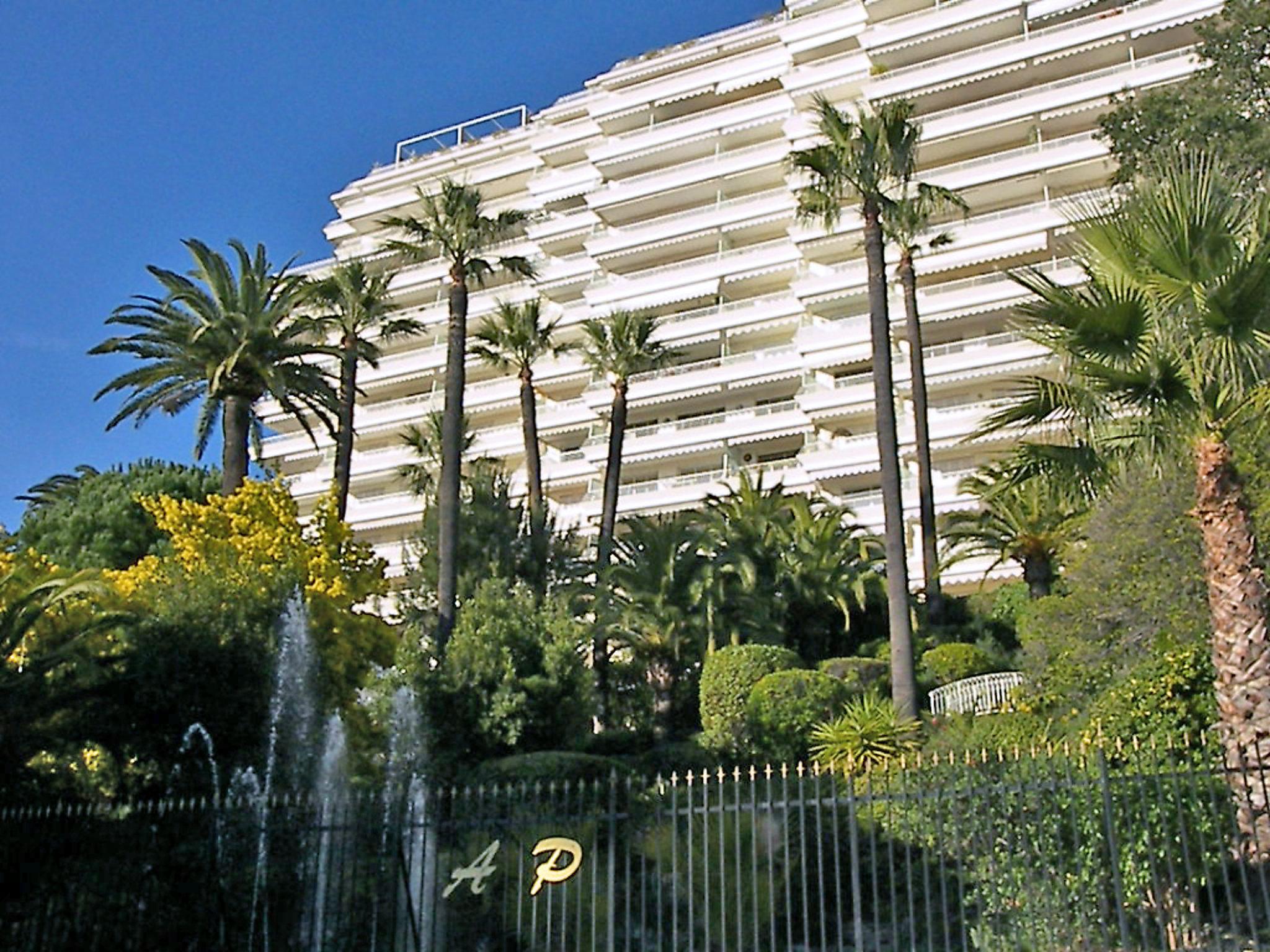 Photo 6 - Appartement de 2 chambres à Cannes avec jardin et vues à la mer