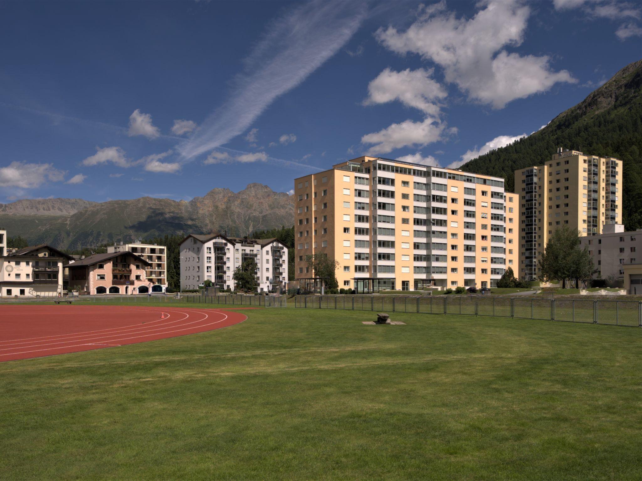 Foto 5 - Appartamento con 3 camere da letto a Sankt Moritz con vista sulle montagne