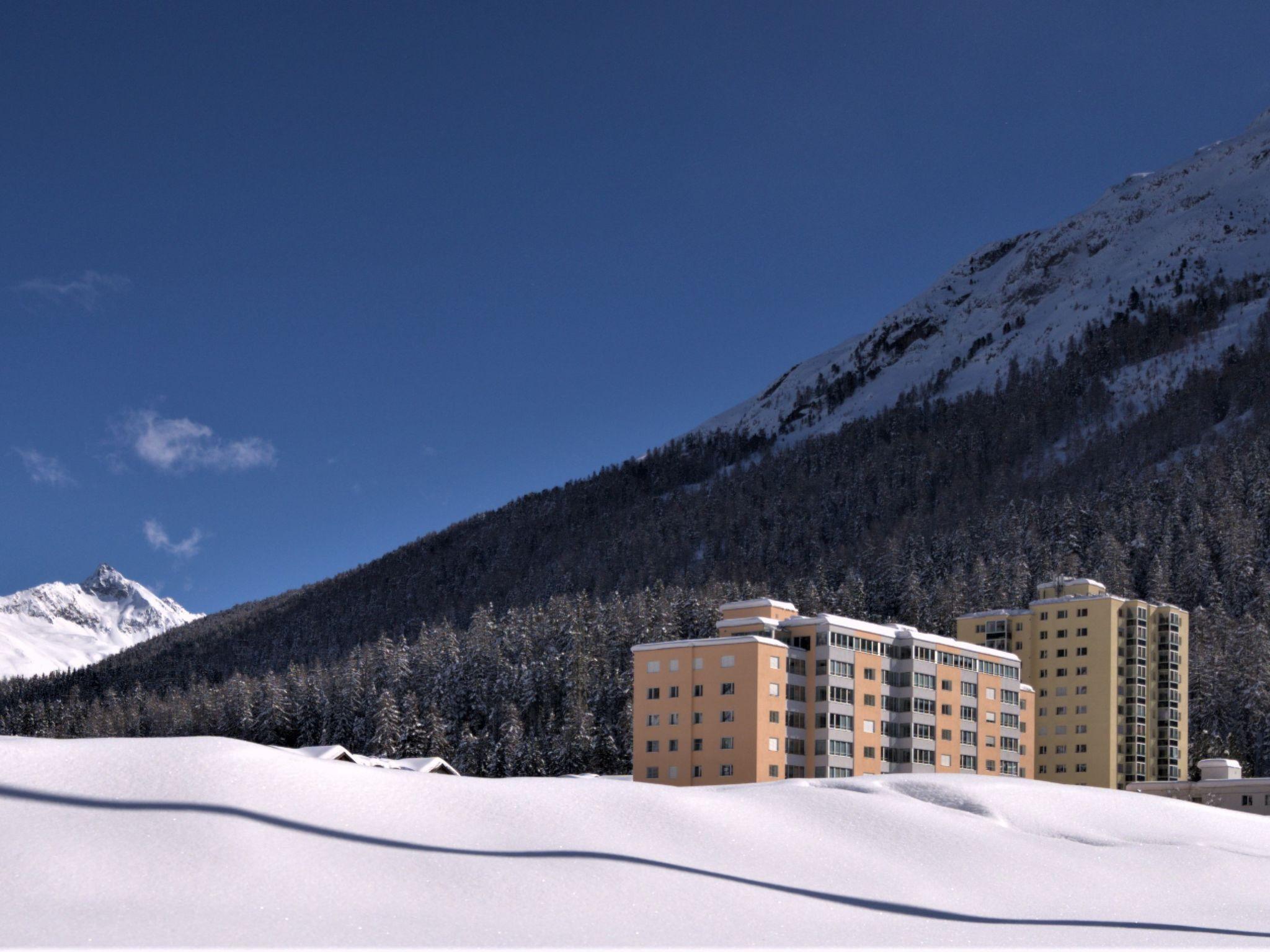 Foto 20 - Appartamento con 3 camere da letto a Sankt Moritz con vista sulle montagne