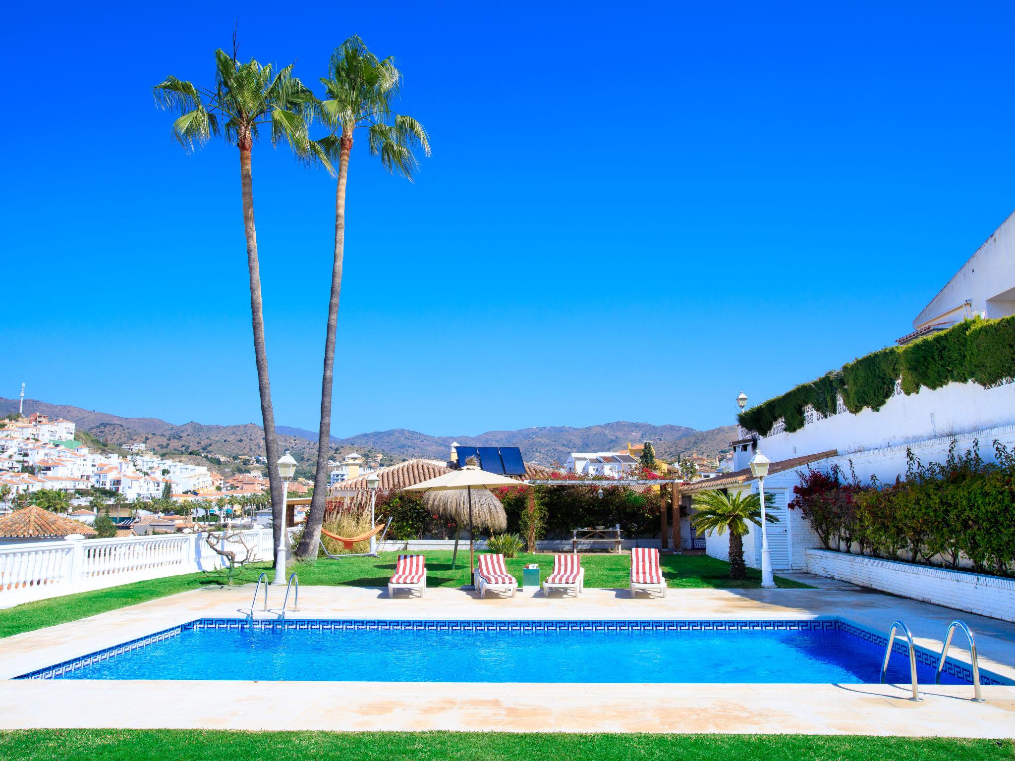 Foto 1 - Casa con 4 camere da letto a Rincón de la Victoria con piscina privata e vista mare
