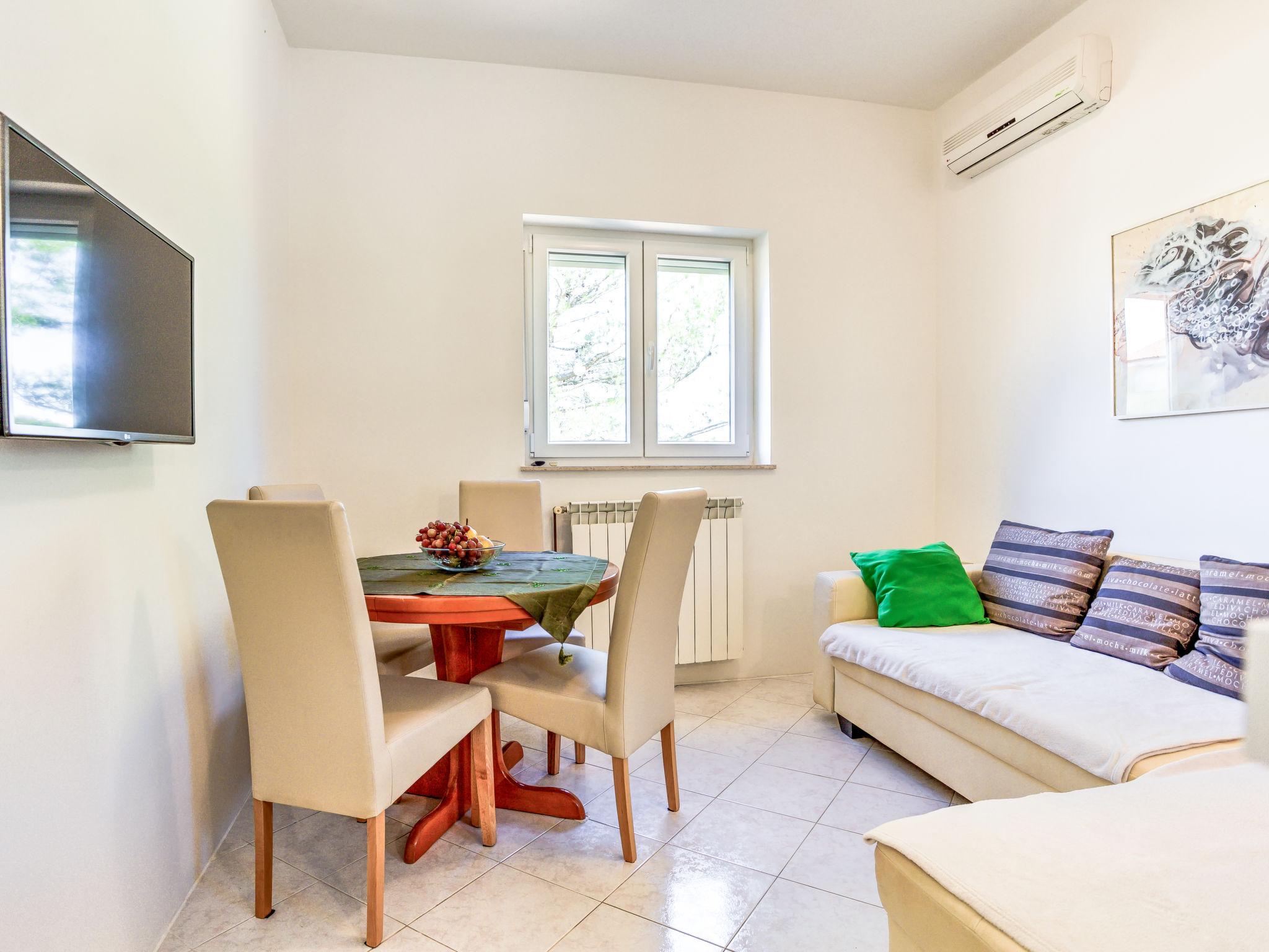 Photo 2 - 1 bedroom Apartment in Umag with swimming pool and garden