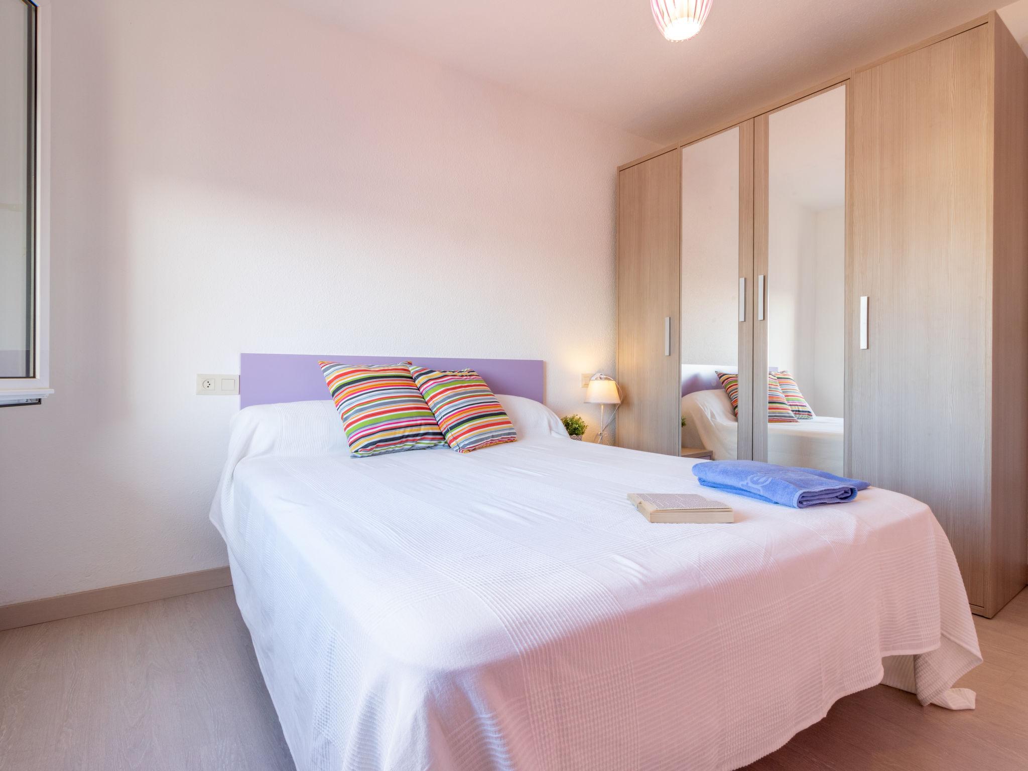 Photo 13 - Appartement de 2 chambres à Castelló d'Empúries avec jardin et vues à la mer