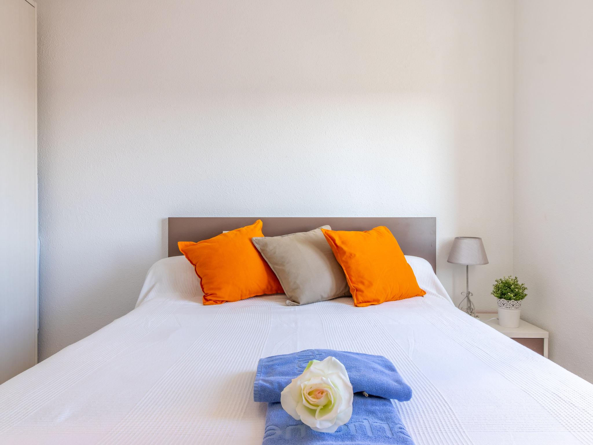 Foto 14 - Appartamento con 2 camere da letto a Castelló d'Empúries con giardino e vista mare