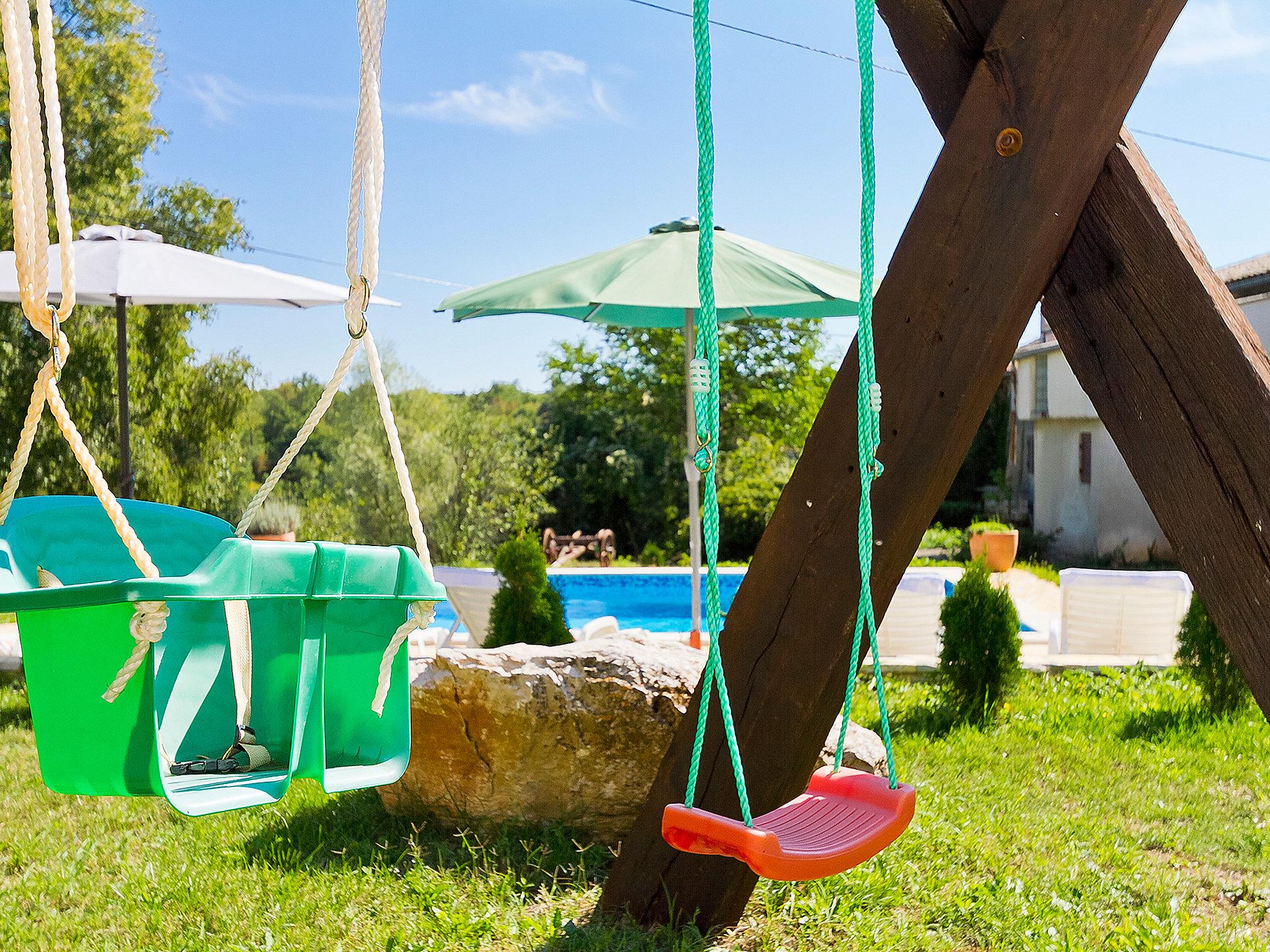 Photo 29 - Maison de 3 chambres à Žminj avec piscine privée et jardin