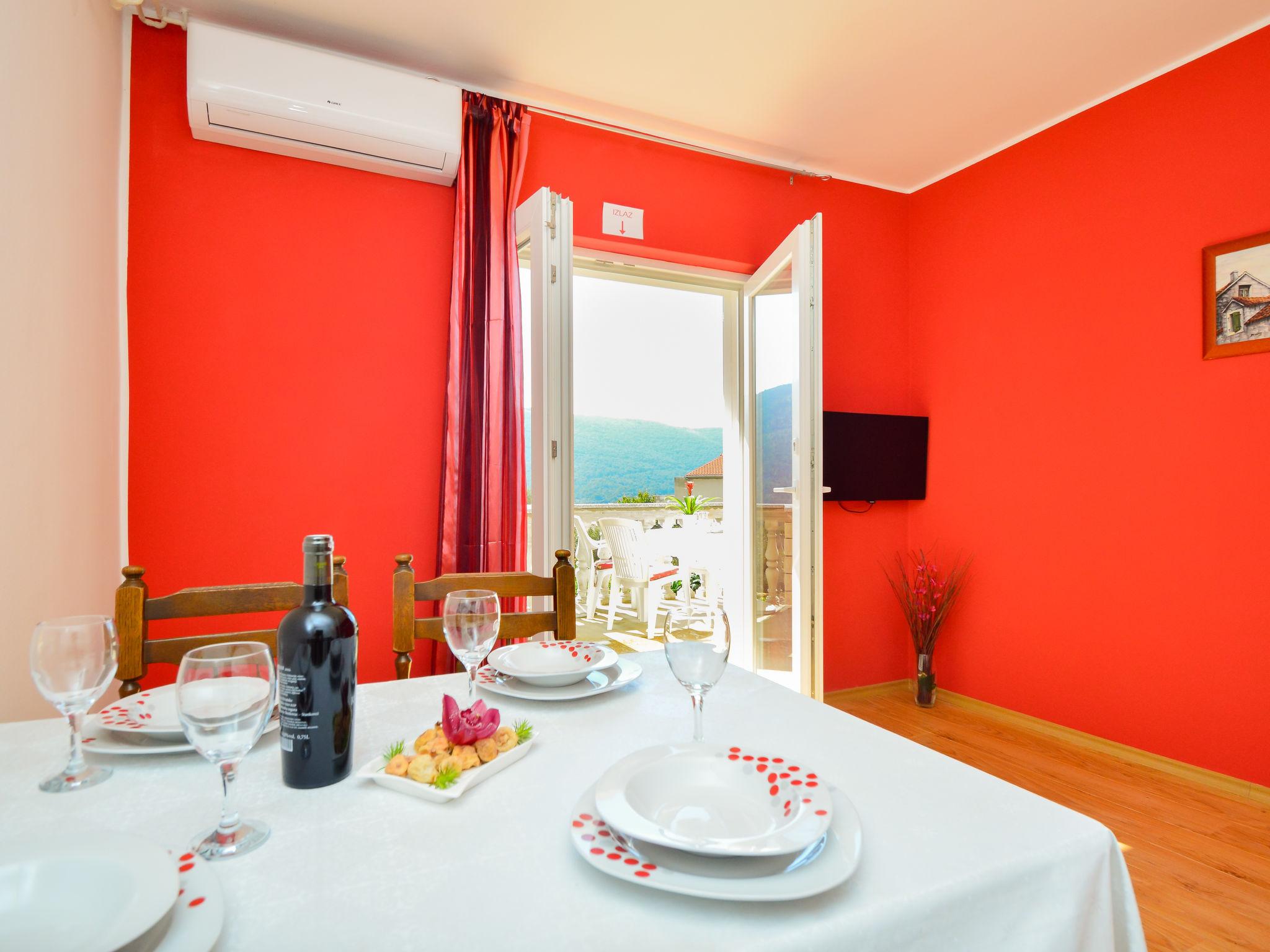 Photo 4 - 1 bedroom Apartment in Sibenik with terrace and sea view