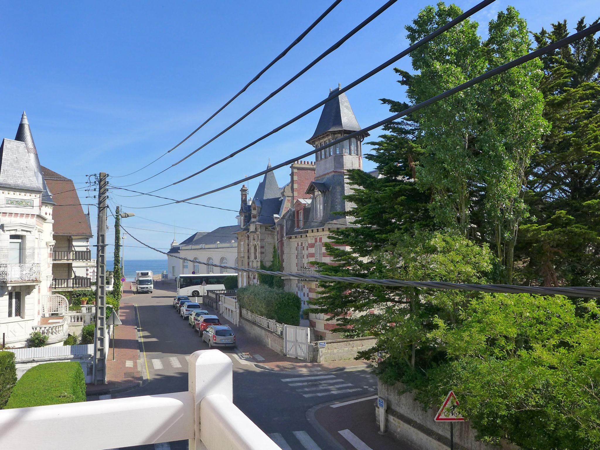 Foto 5 - Apartment mit 1 Schlafzimmer in Cabourg mit blick aufs meer