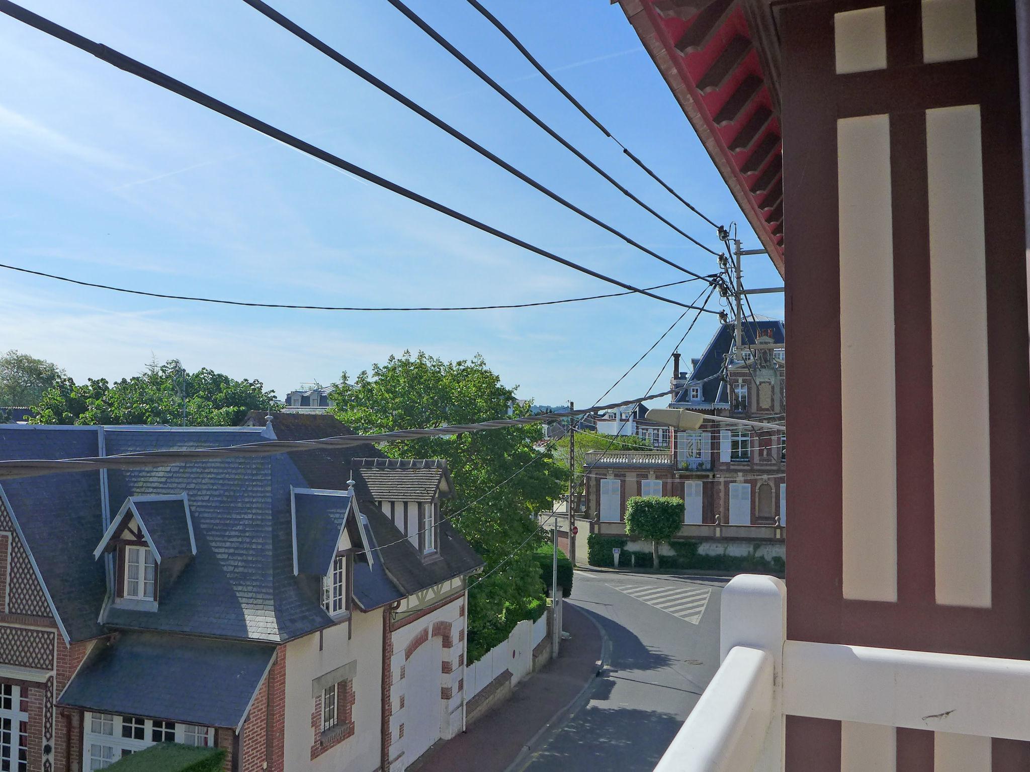 Foto 18 - Apartamento de 1 habitación en Cabourg con vistas al mar