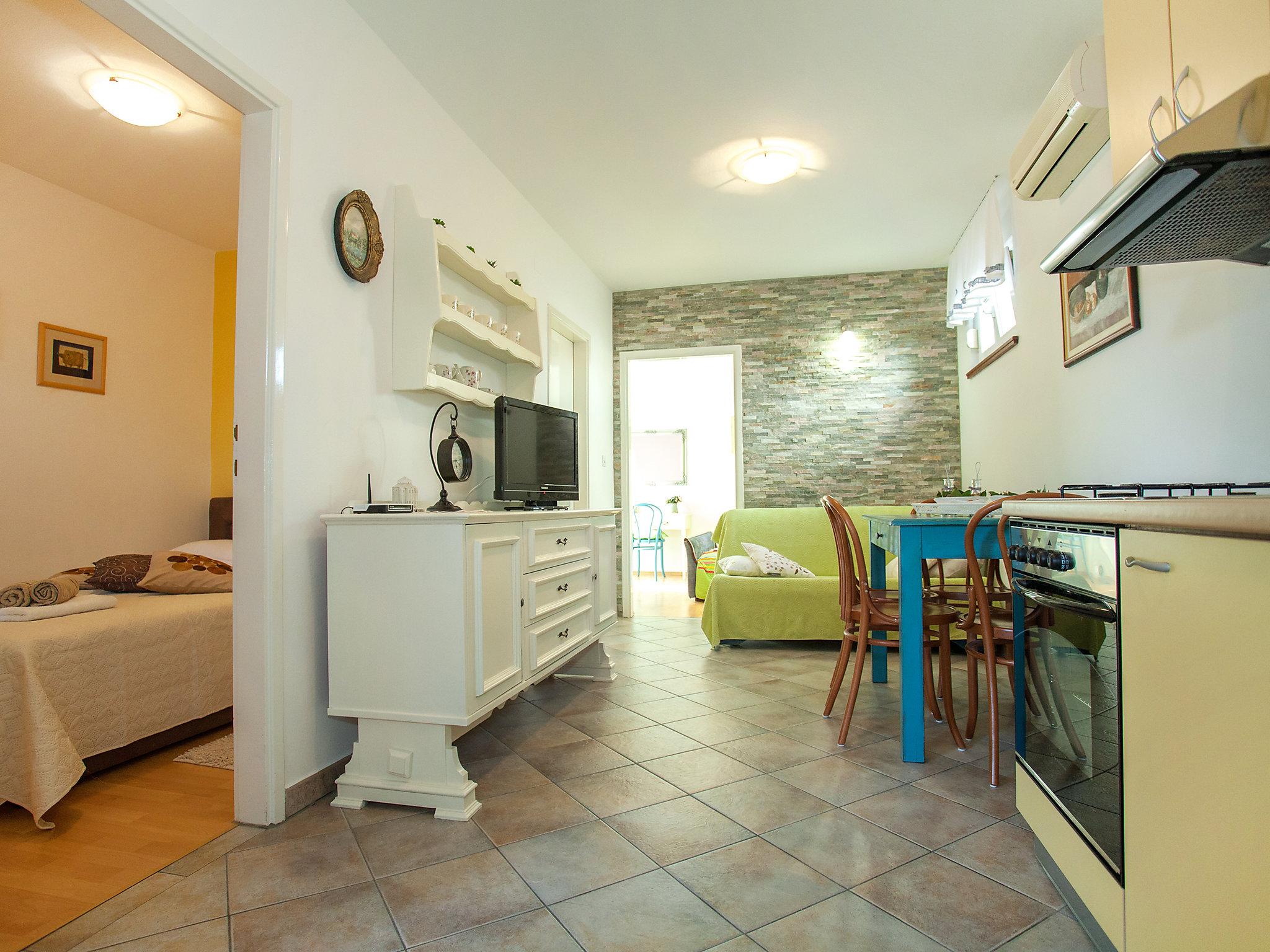 Photo 3 - 2 bedroom Apartment in Zadar with garden and terrace