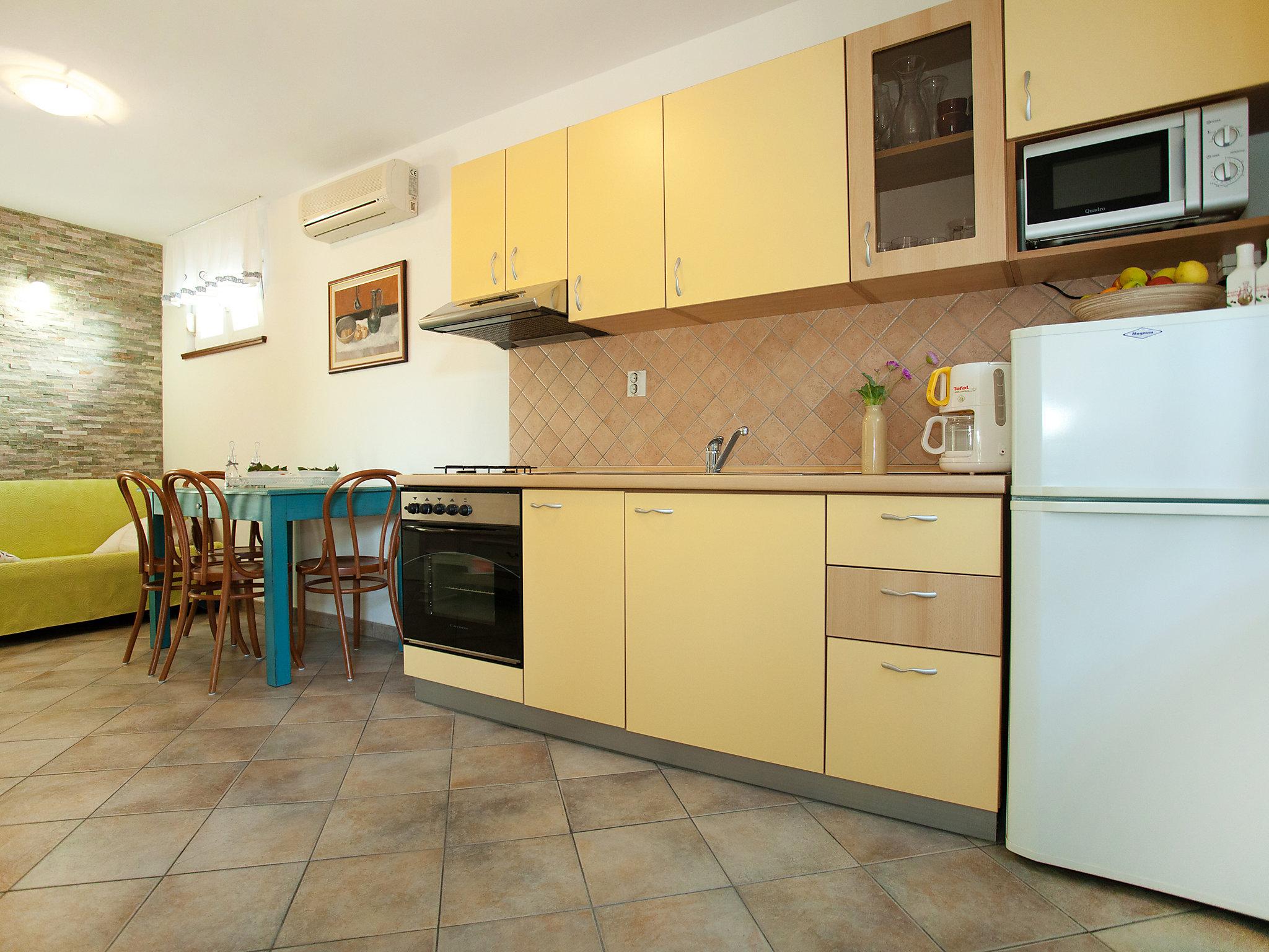 Photo 4 - 2 bedroom Apartment in Zadar with garden and sea view