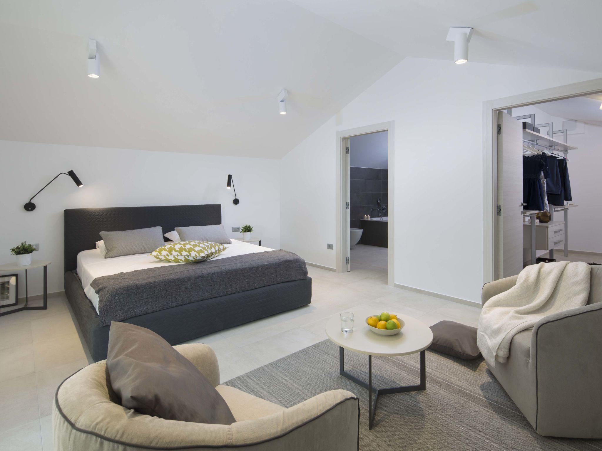 Foto 9 - Appartamento con 3 camere da letto a Fažana con terrazza e vista mare