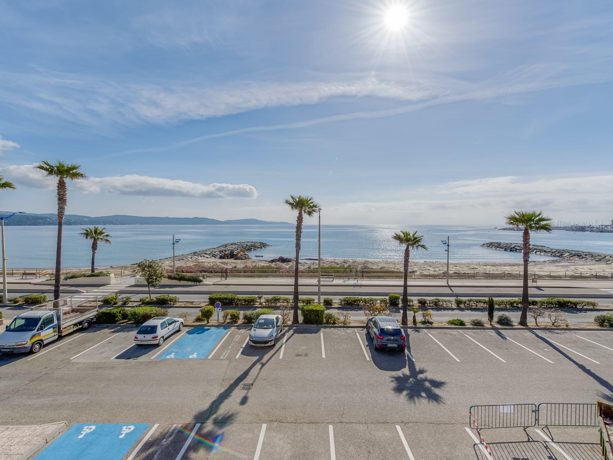 Foto 21 - Appartamento con 2 camere da letto a Cavalaire-sur-Mer con terrazza e vista mare