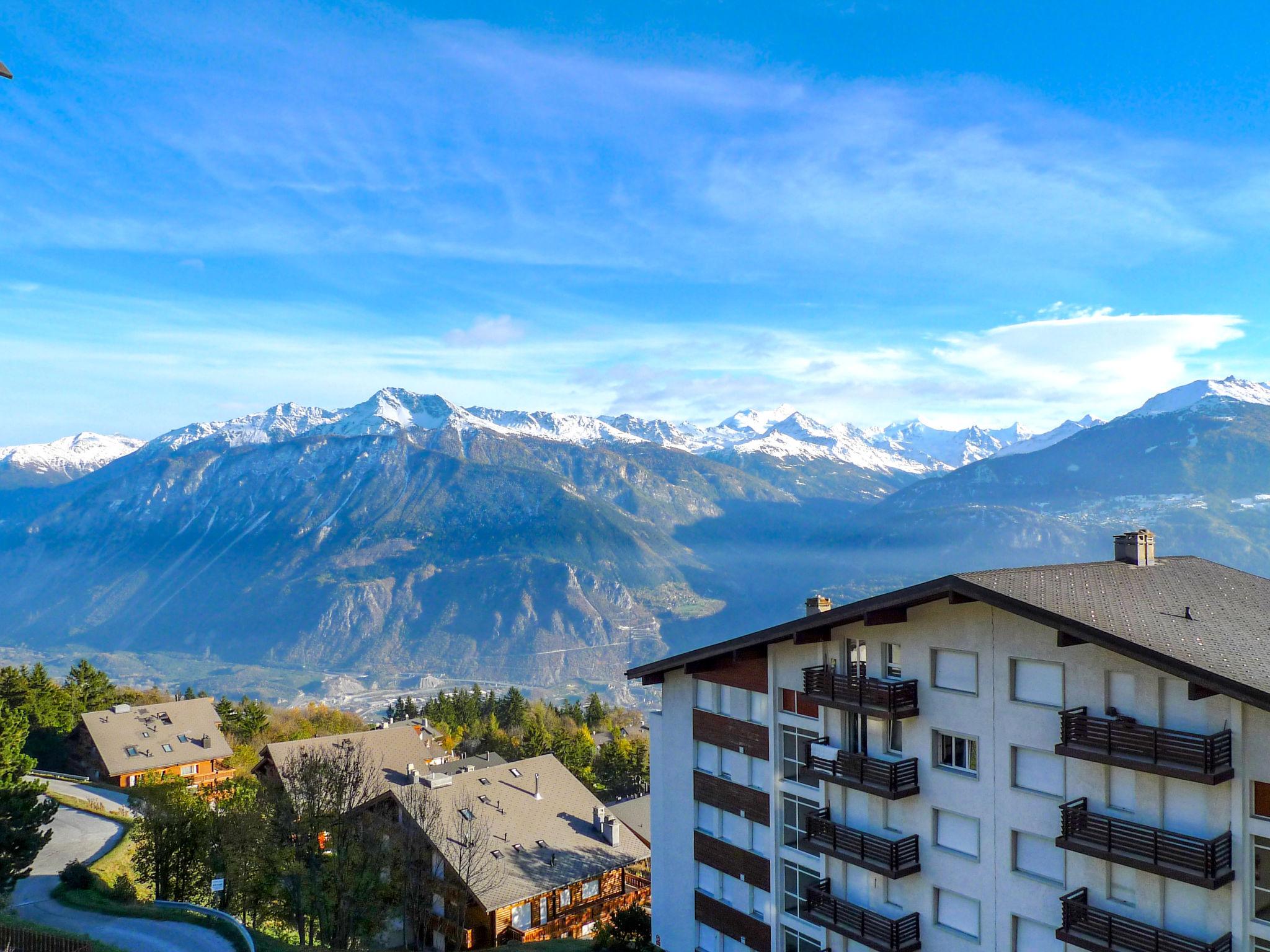 Foto 1 - Apartment mit 1 Schlafzimmer in Crans-Montana mit blick auf die berge