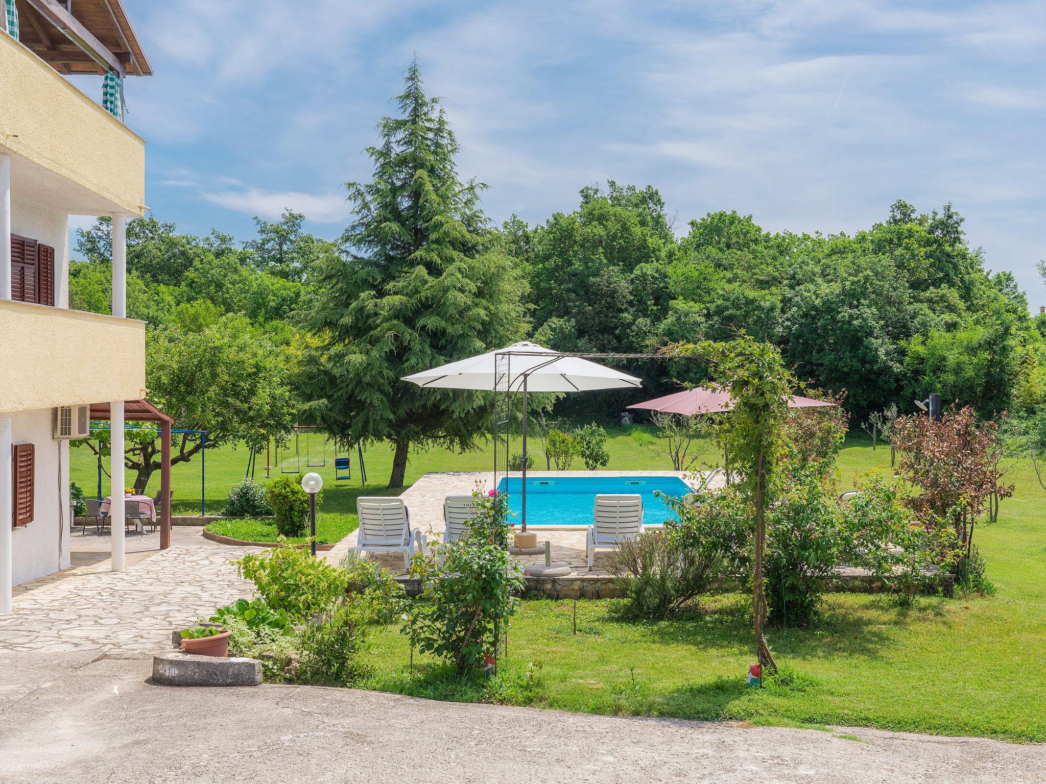 Photo 2 - Maison de 4 chambres à Svetvinčenat avec piscine privée et vues à la mer