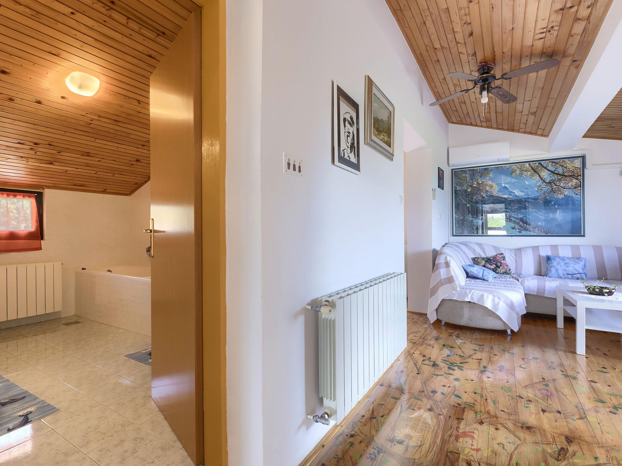 Foto 23 - Casa con 4 camere da letto a Svetvinčenat con piscina privata e vista mare