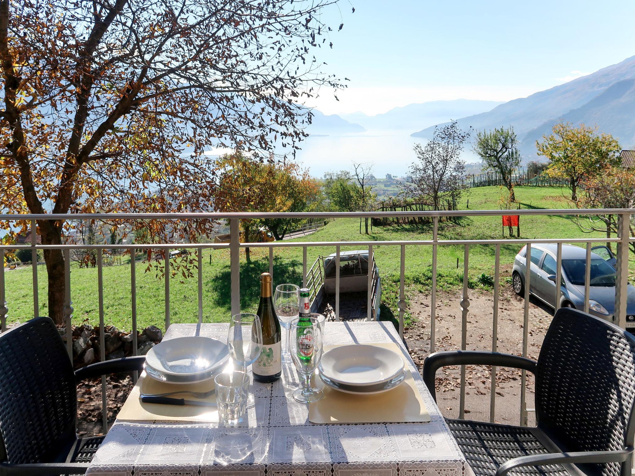 Foto 2 - Appartamento con 2 camere da letto a Gravedona ed Uniti con giardino e vista sulle montagne