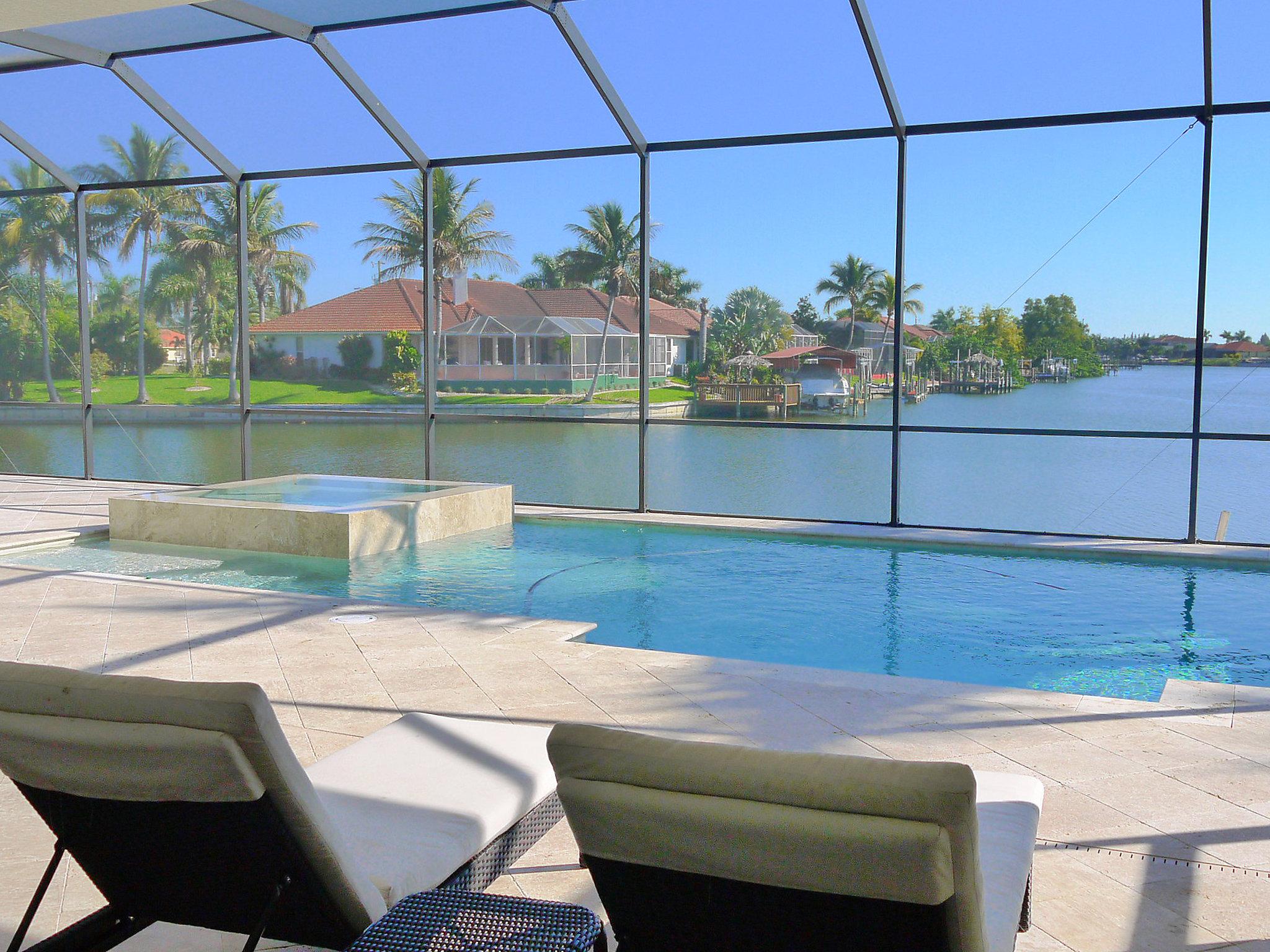 Foto 1 - Casa de 4 habitaciones en Cape Coral con piscina privada y terraza
