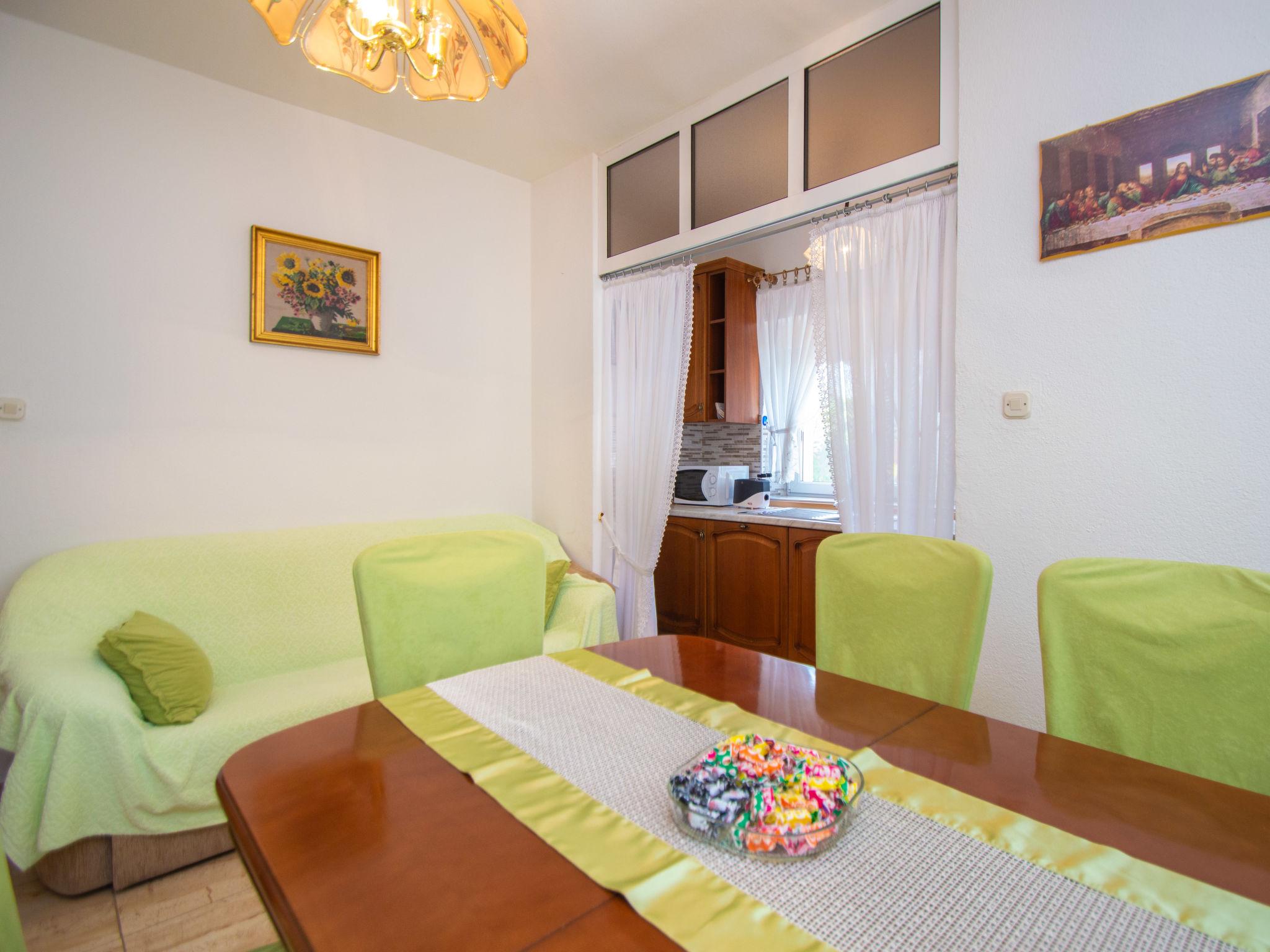 Photo 6 - 3 bedroom Apartment in Bilice with private pool and sea view