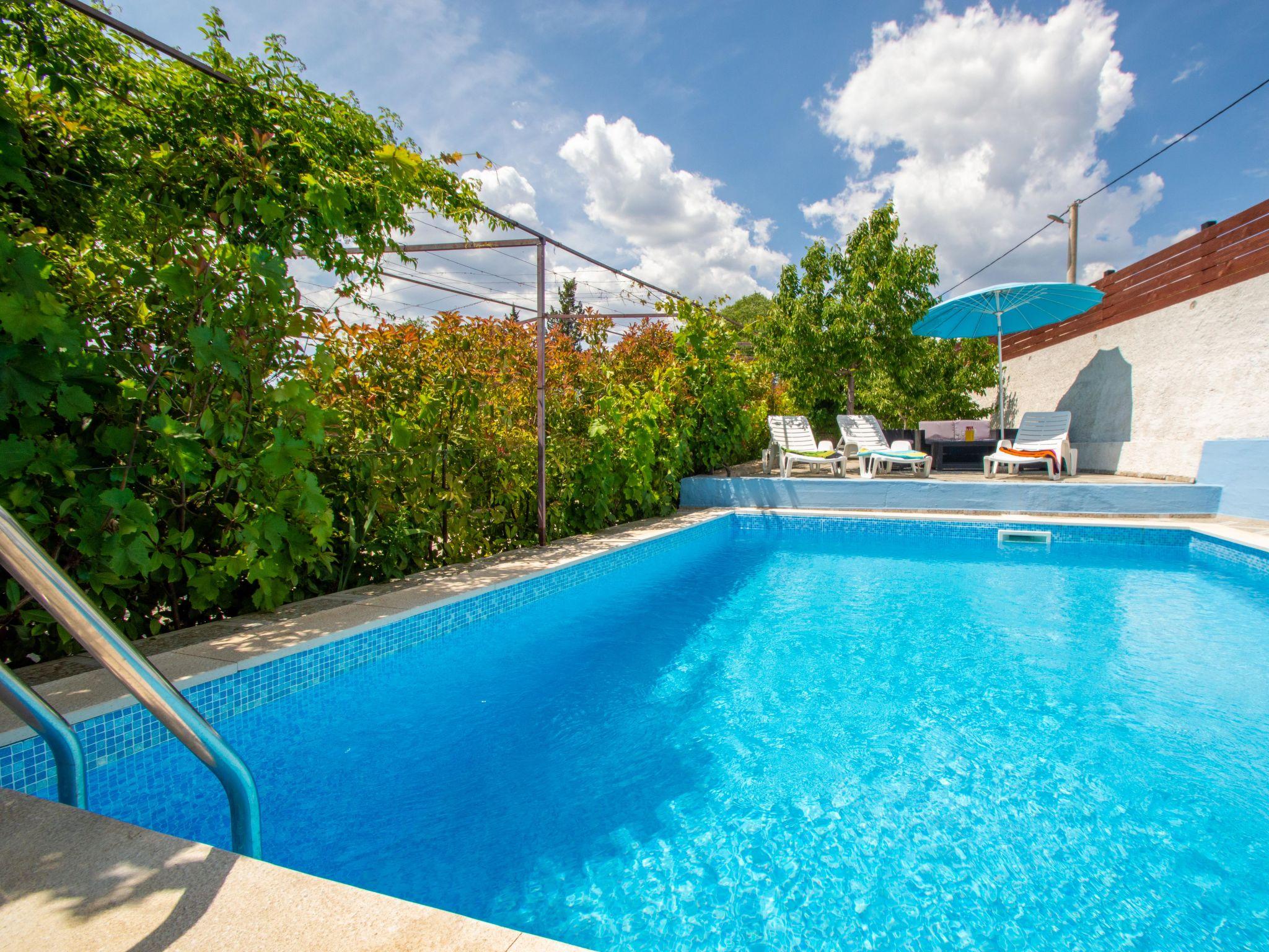Photo 21 - Appartement de 3 chambres à Bilice avec piscine privée et vues à la mer