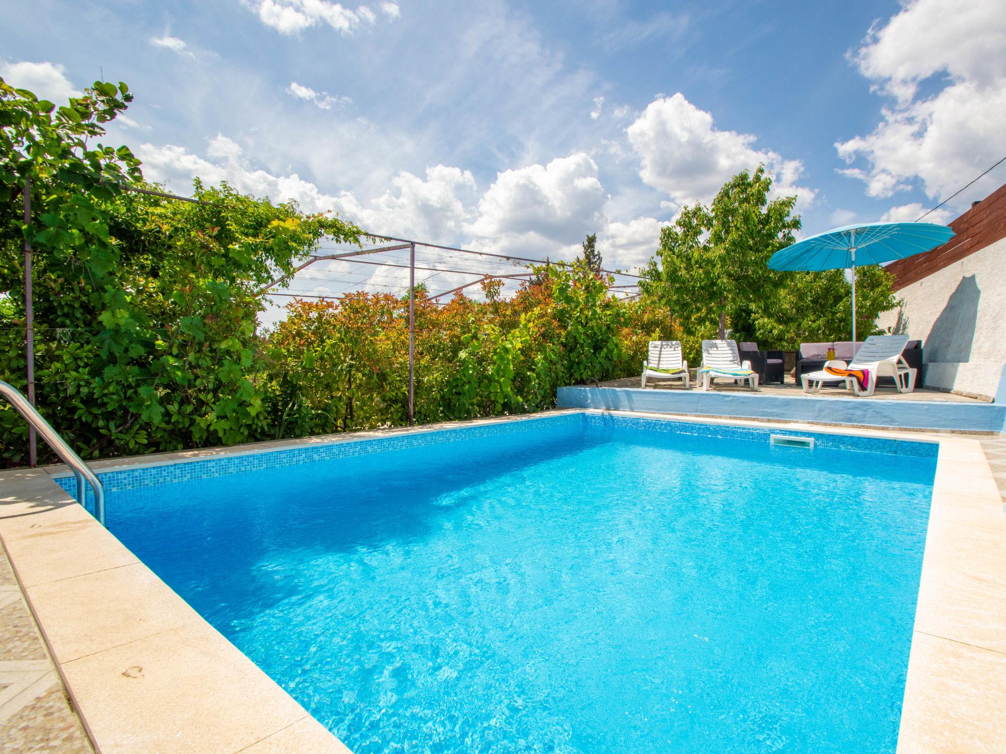 Photo 2 - Appartement de 3 chambres à Bilice avec piscine privée et vues à la mer