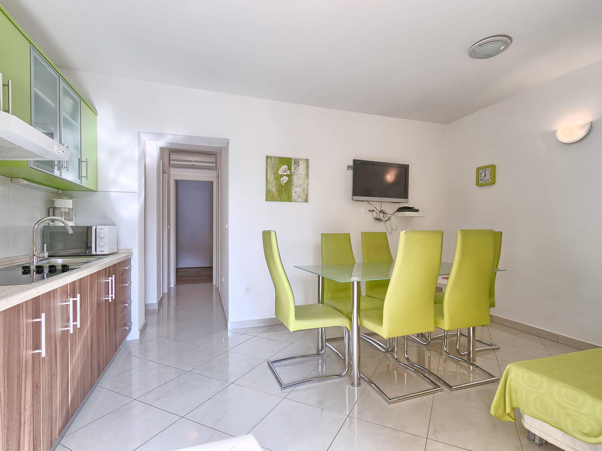Photo 6 - 2 bedroom Apartment in Umag with swimming pool and sea view