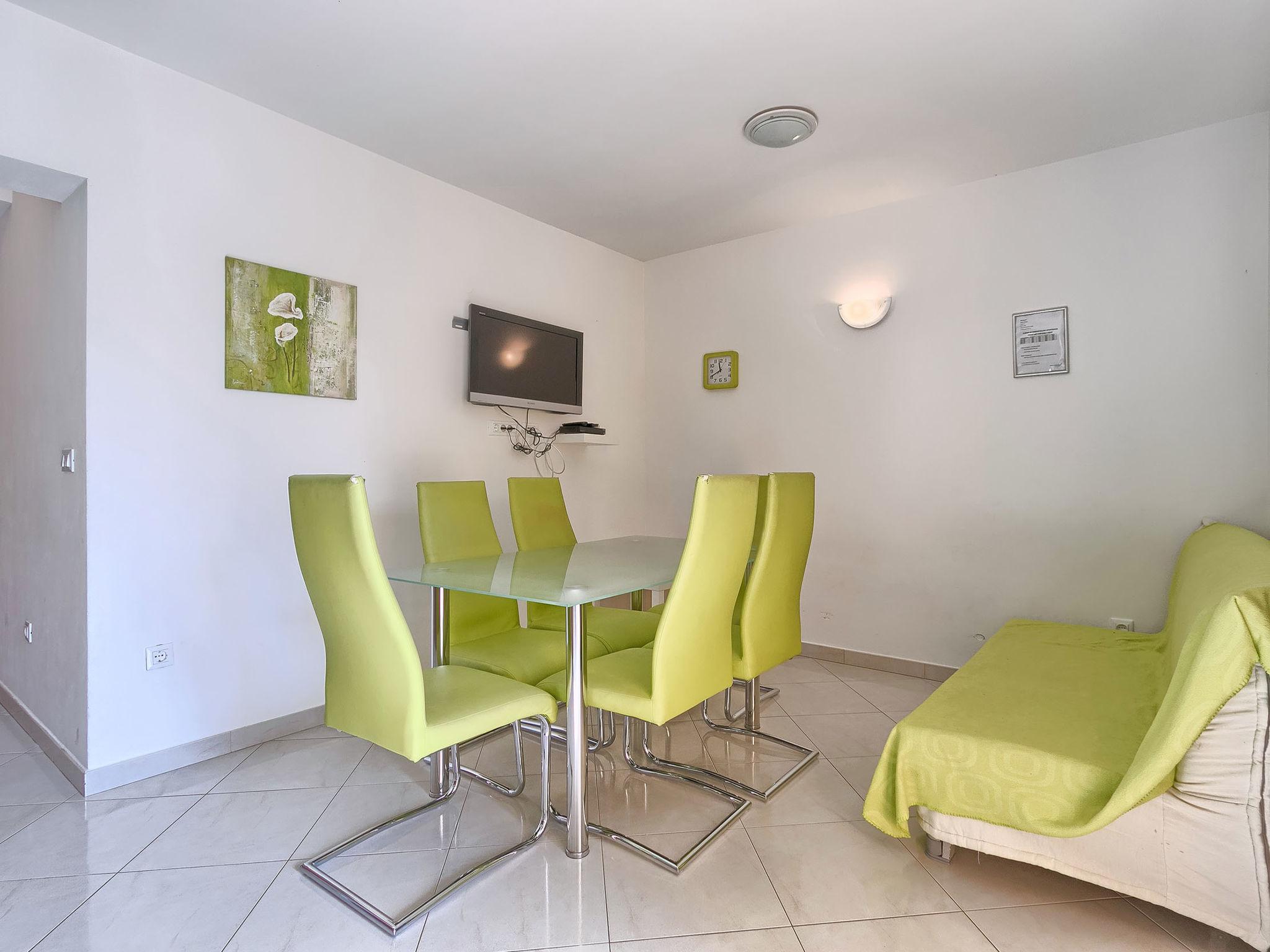 Photo 3 - 2 bedroom Apartment in Umag with swimming pool and garden