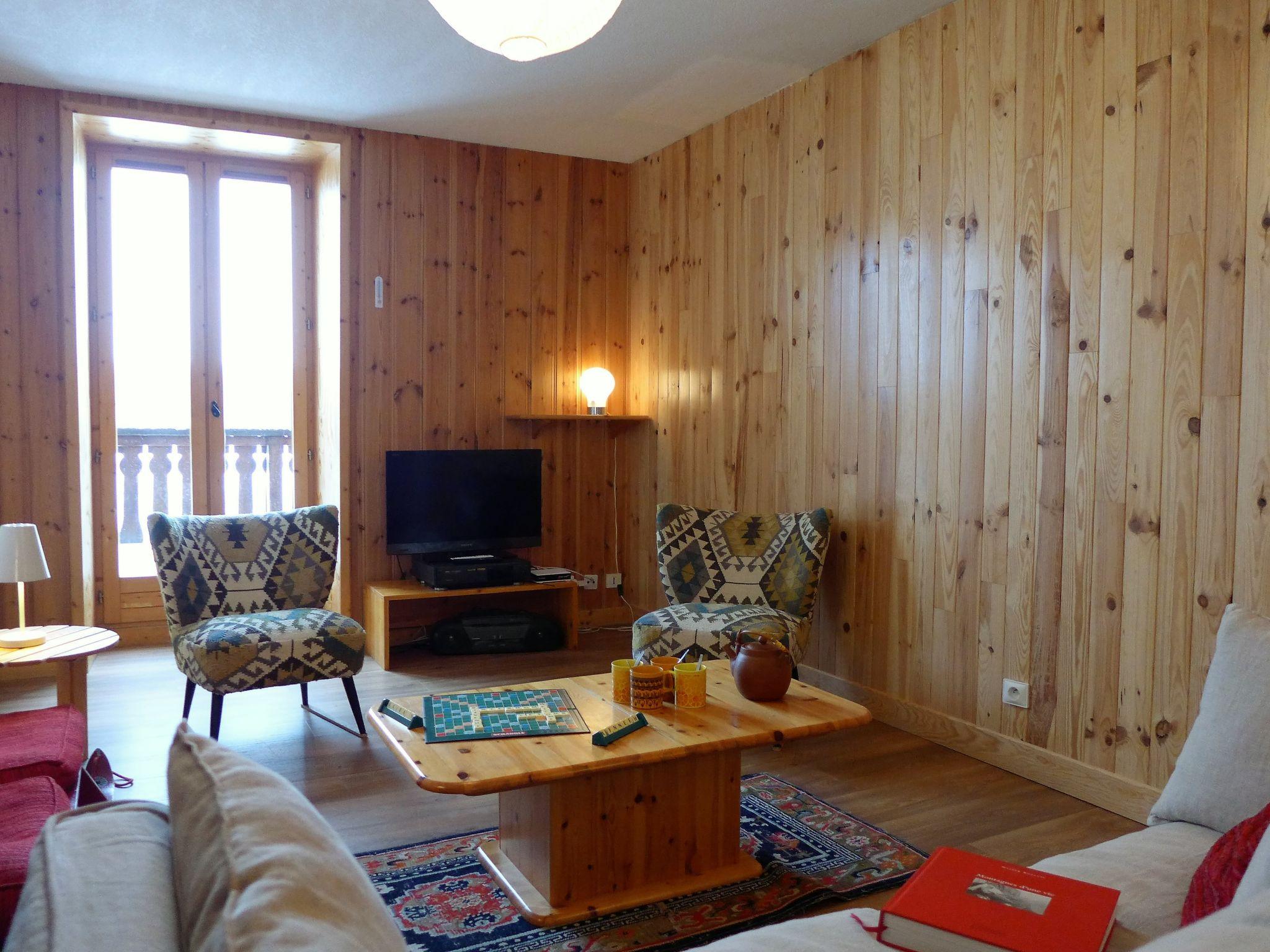 Photo 2 - Appartement de 2 chambres à Chamonix-Mont-Blanc avec jardin et vues sur la montagne