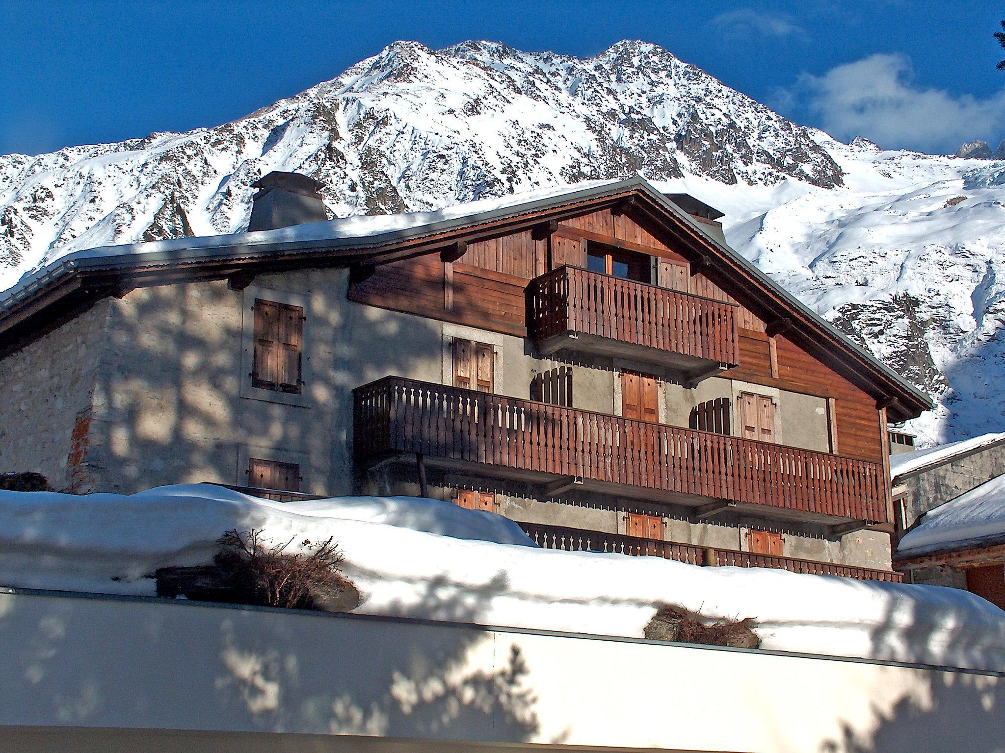 Foto 13 - Appartamento con 2 camere da letto a Chamonix-Mont-Blanc con giardino e vista sulle montagne