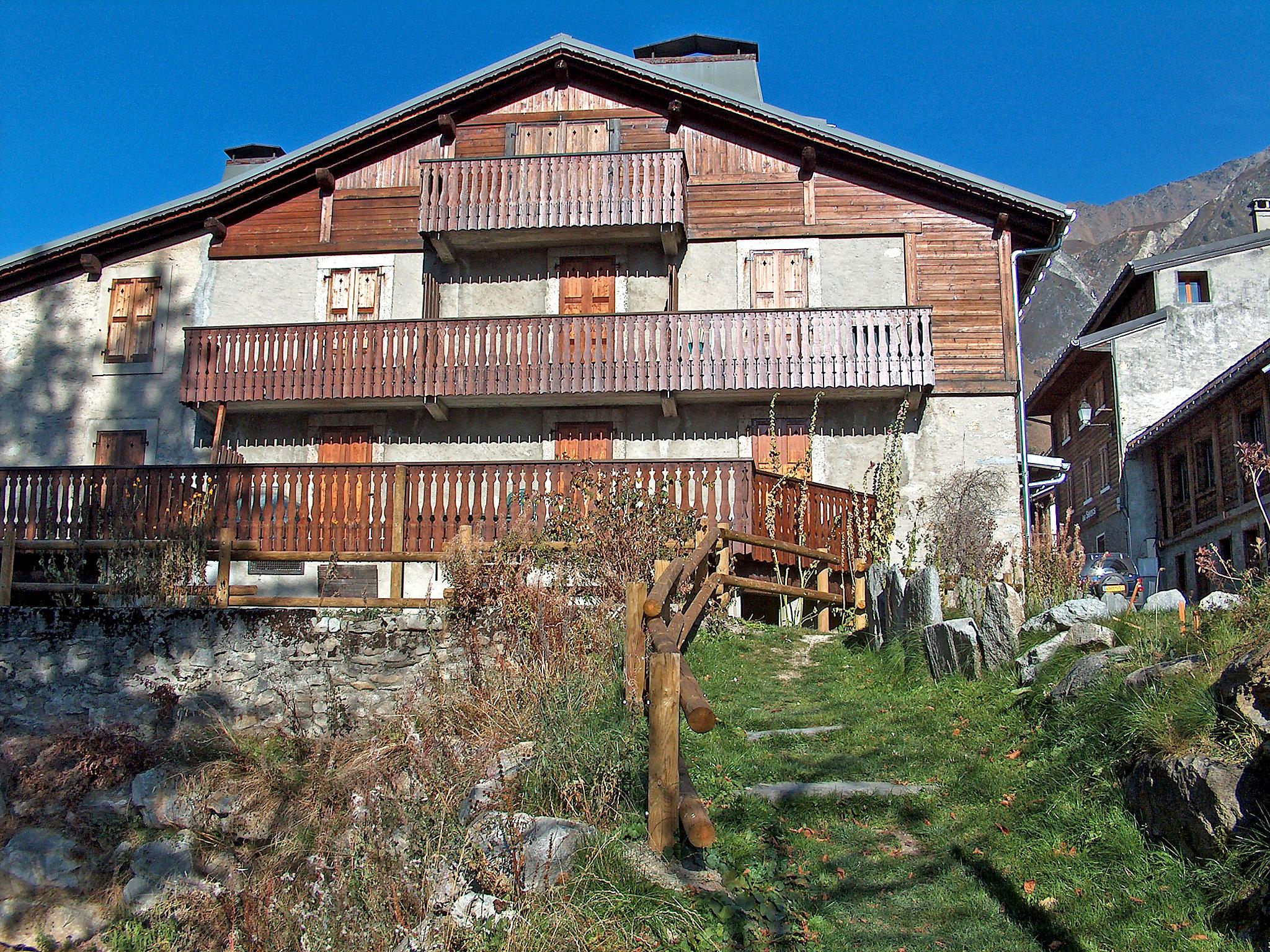 Foto 5 - Apartamento de 2 quartos em Chamonix-Mont-Blanc com jardim e vista para a montanha