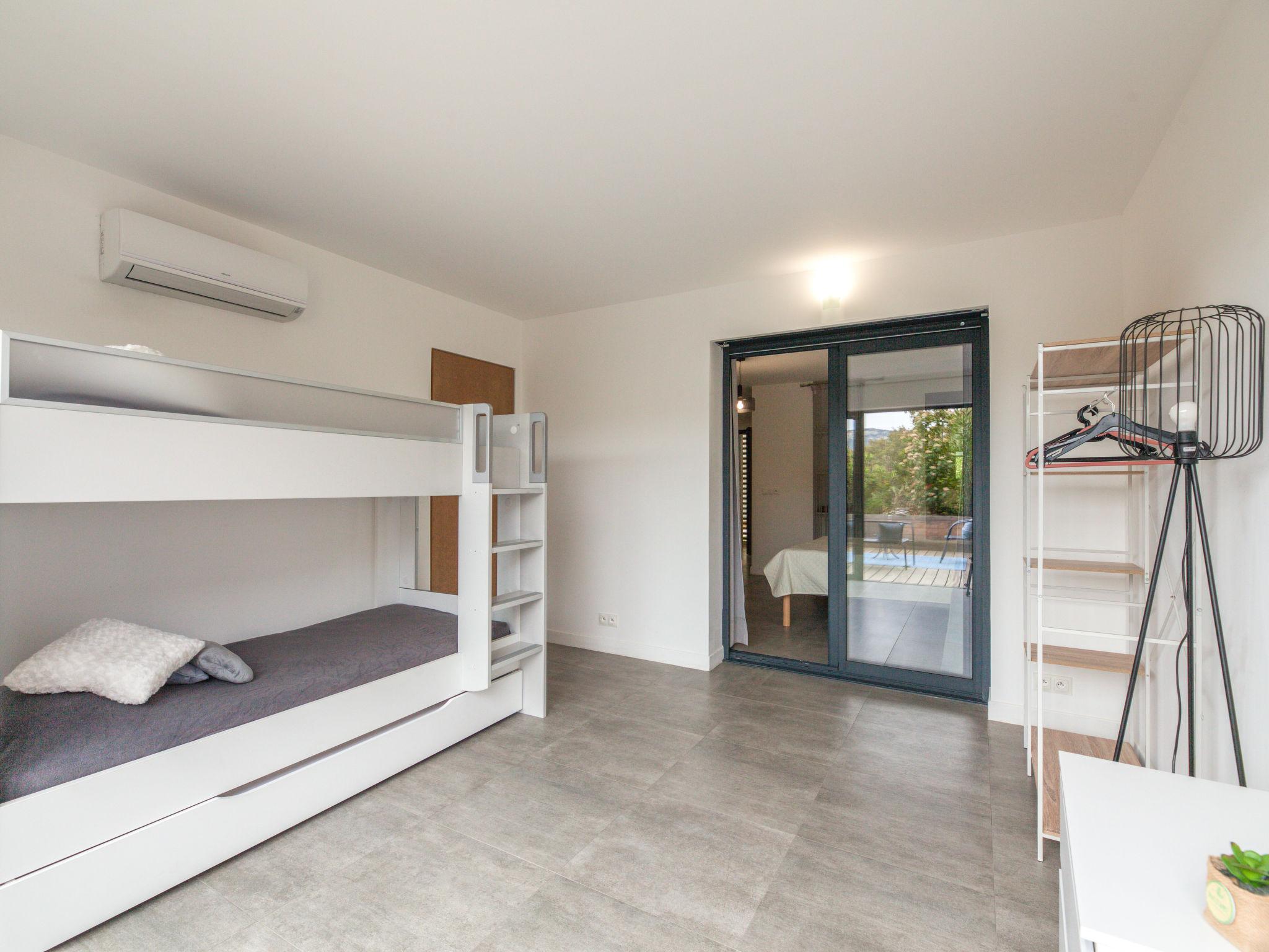 Foto 5 - Apartamento de 1 quarto em Porto-Vecchio com piscina e vistas do mar