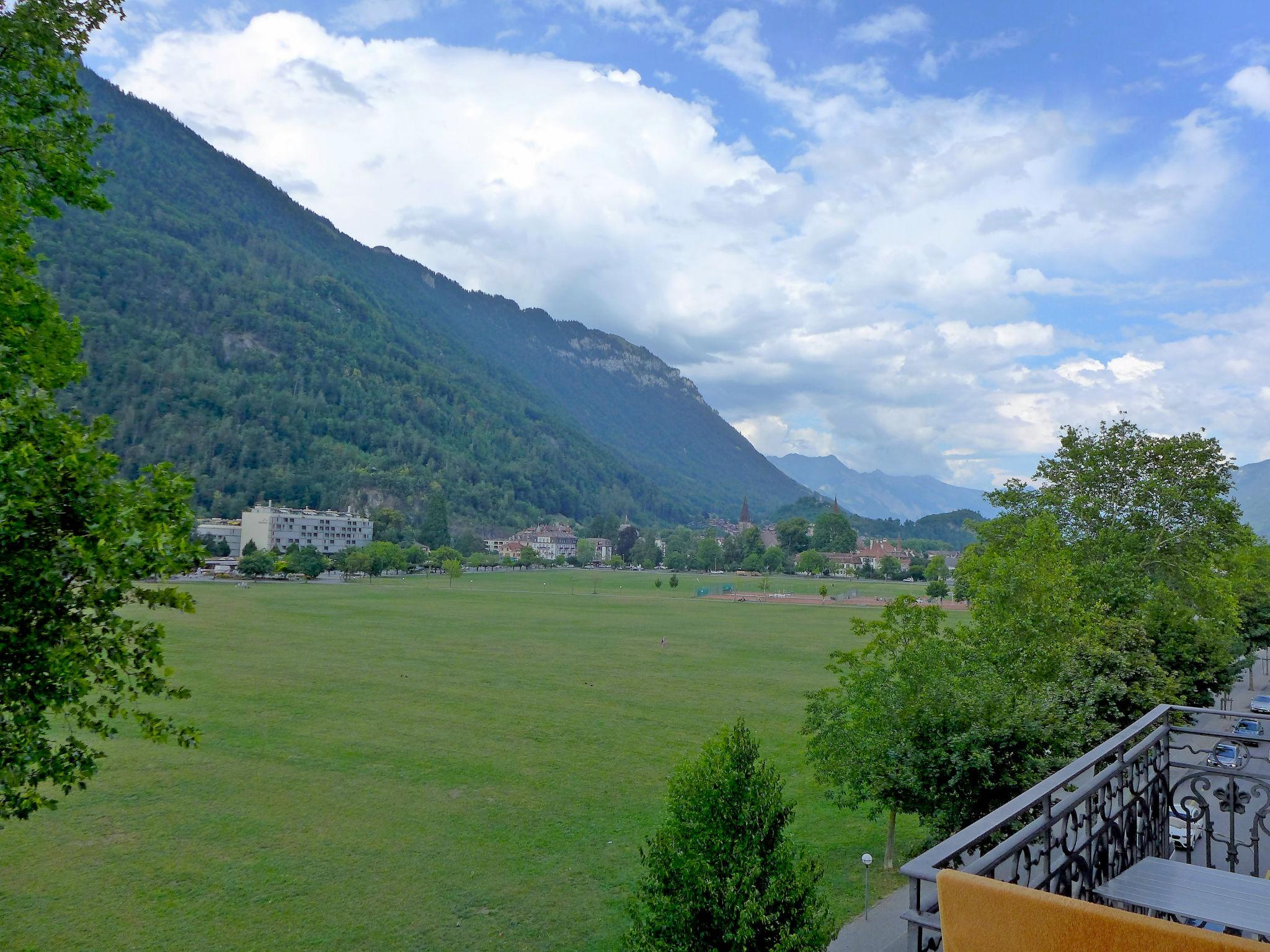 Foto 6 - Apartamento de 2 habitaciones en Interlaken con vistas a la montaña