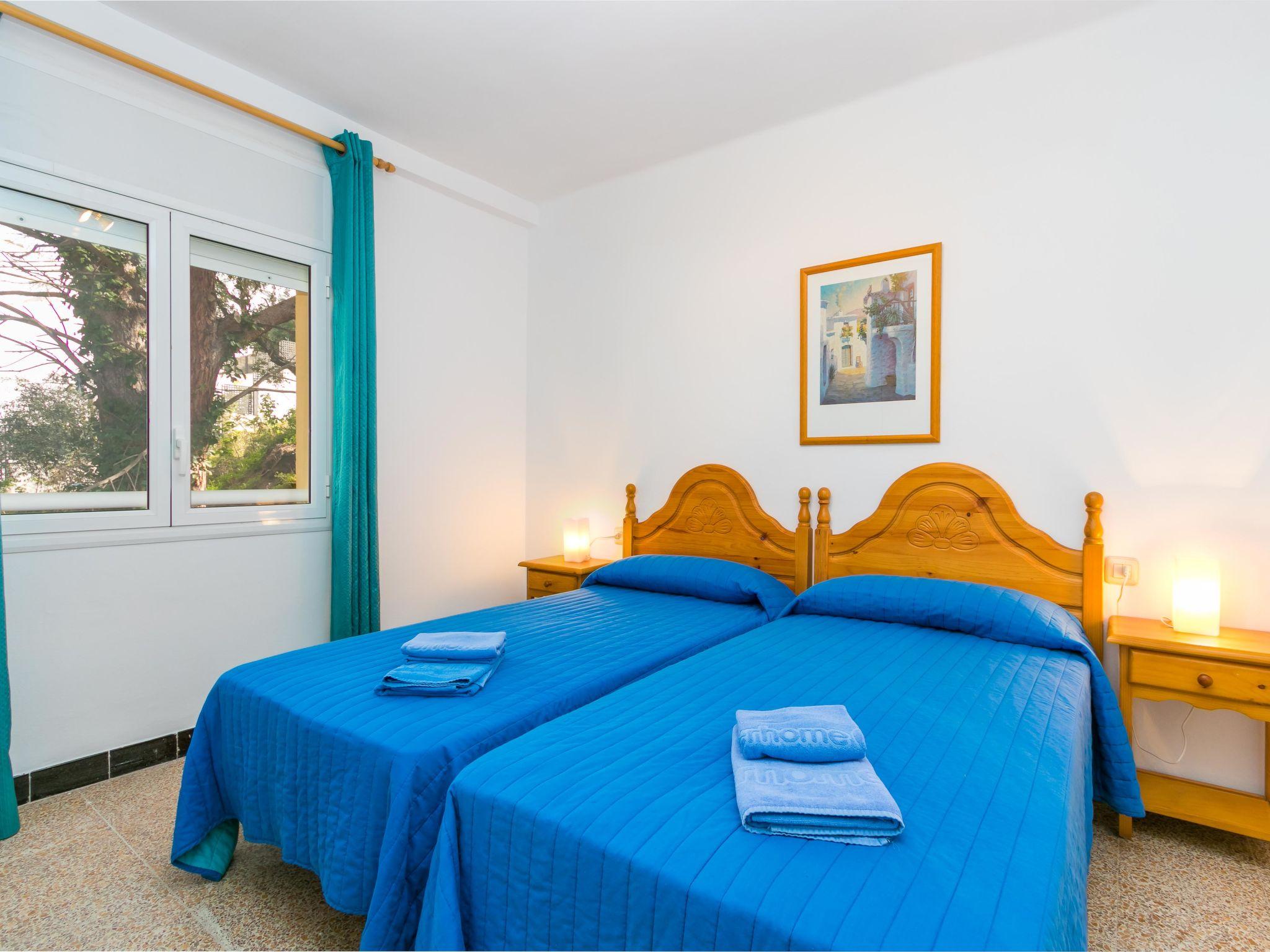 Foto 10 - Appartamento con 2 camere da letto a Roses con piscina e vista mare