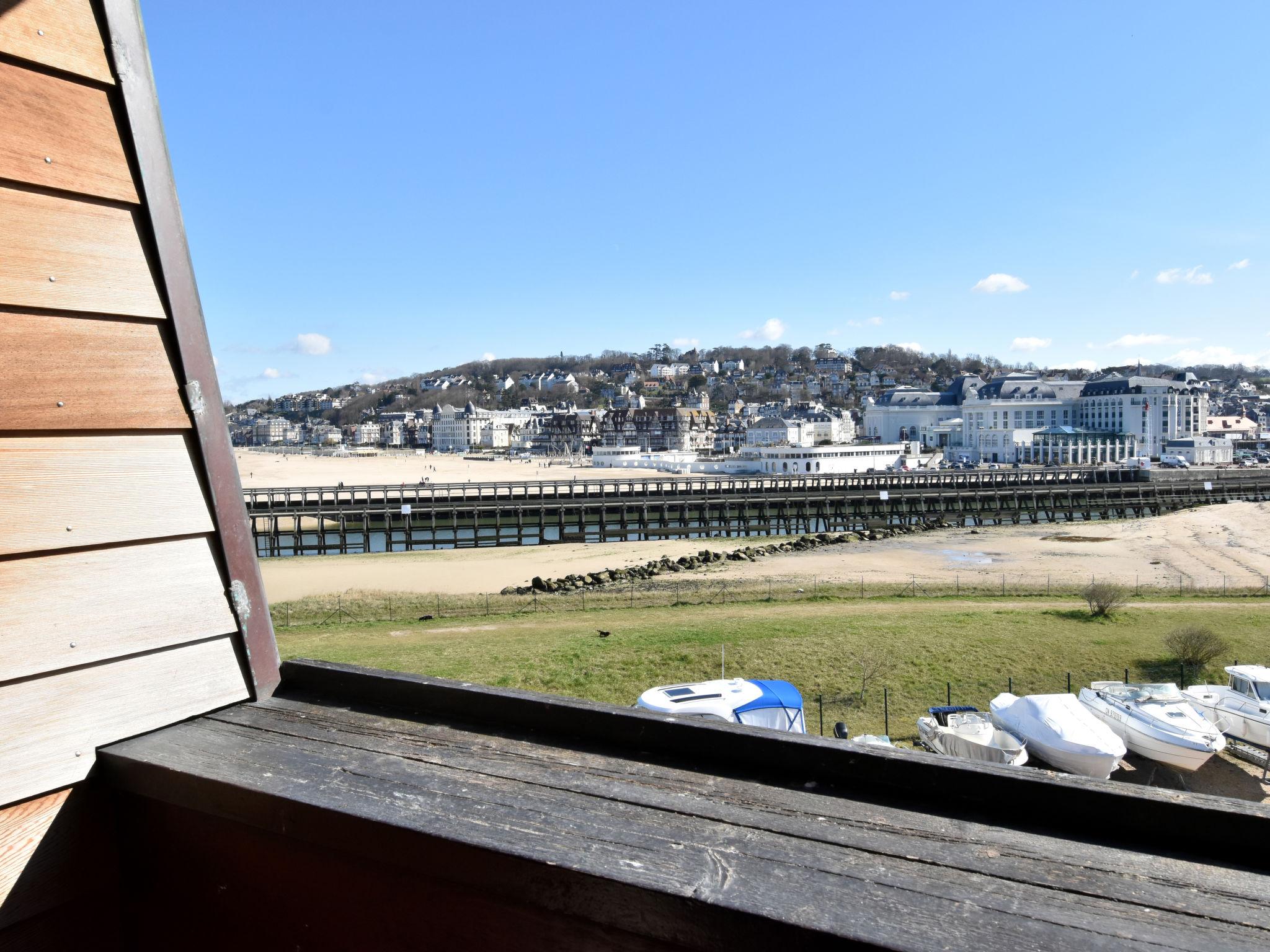 Photo 11 - Apartment in Deauville with sea view