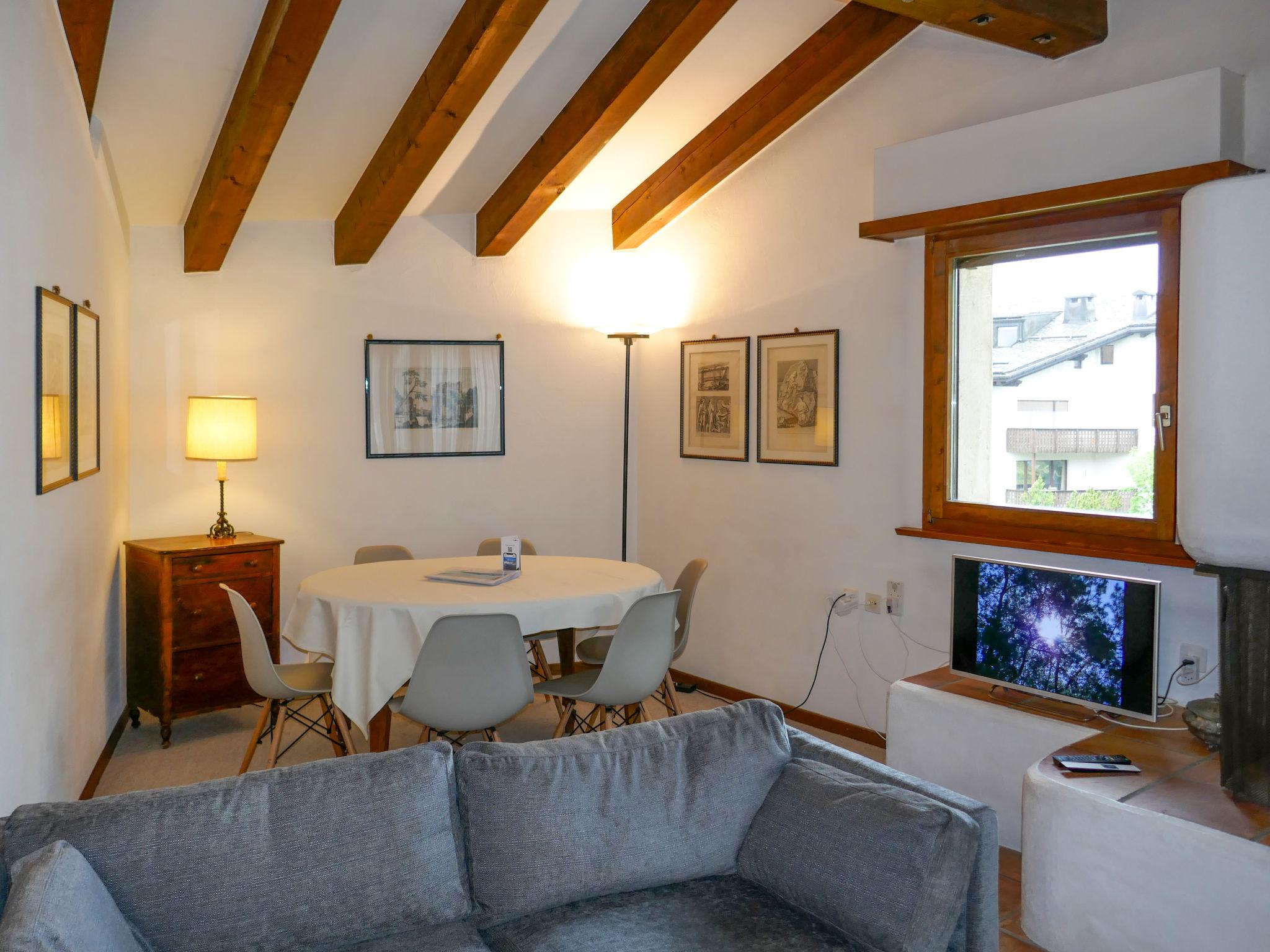 Foto 2 - Appartamento con 2 camere da letto a Sils im Engadin/Segl con vista sulle montagne