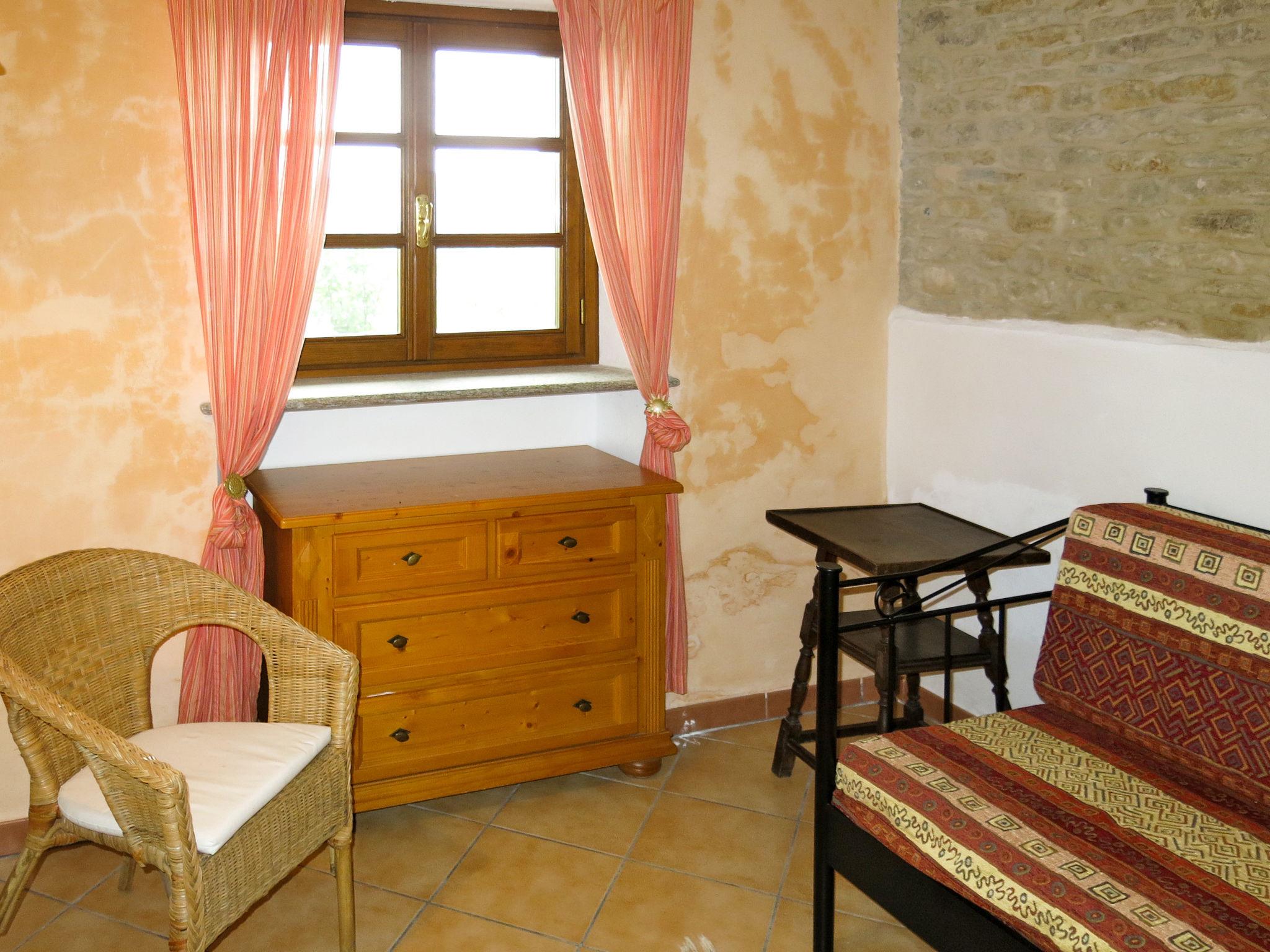 Foto 12 - Apartment mit 2 Schlafzimmern in Bonvicino mit schwimmbad und garten