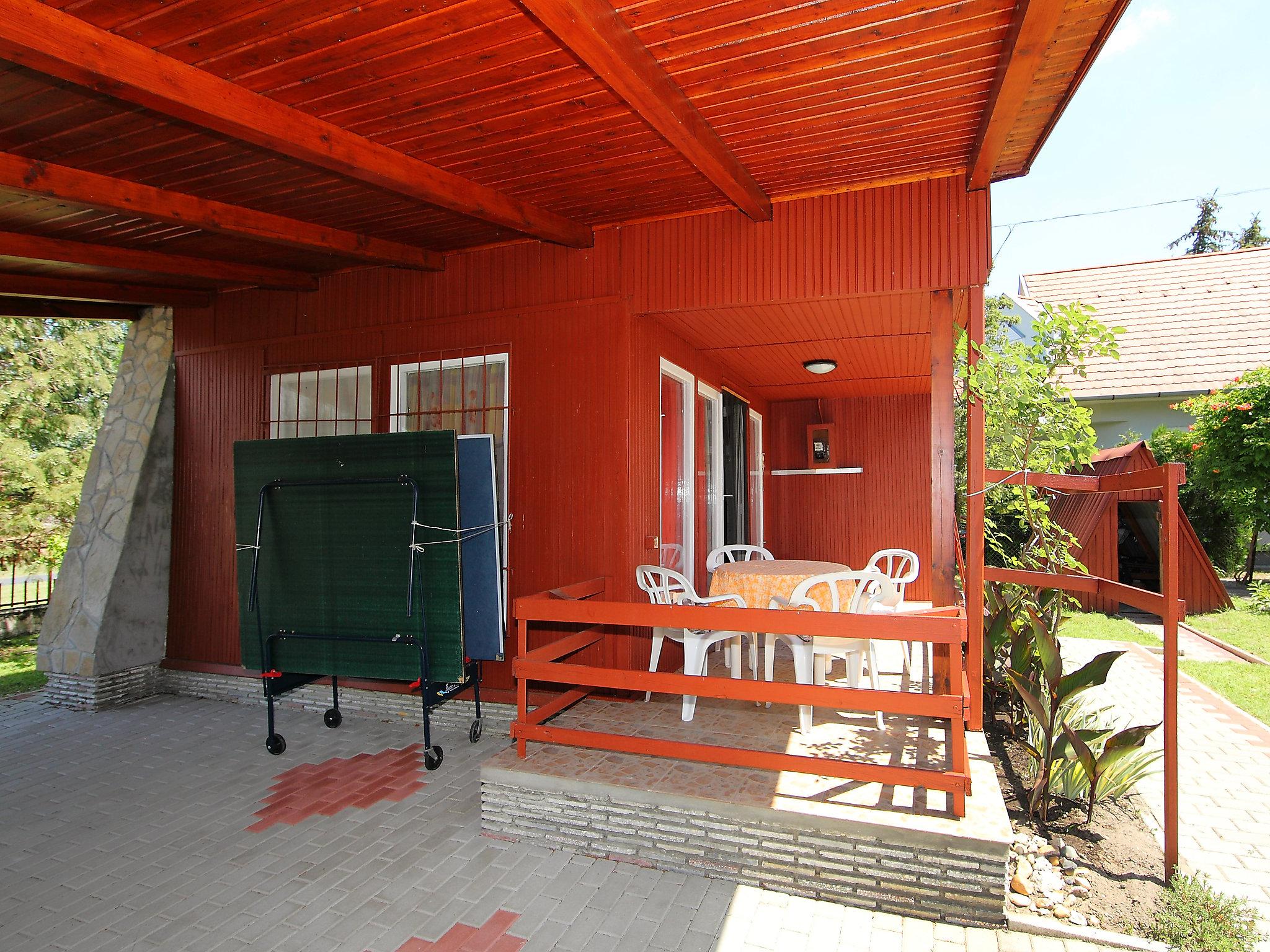 Photo 13 - Maison de 2 chambres à Balatonmáriafürdő avec jardin et terrasse