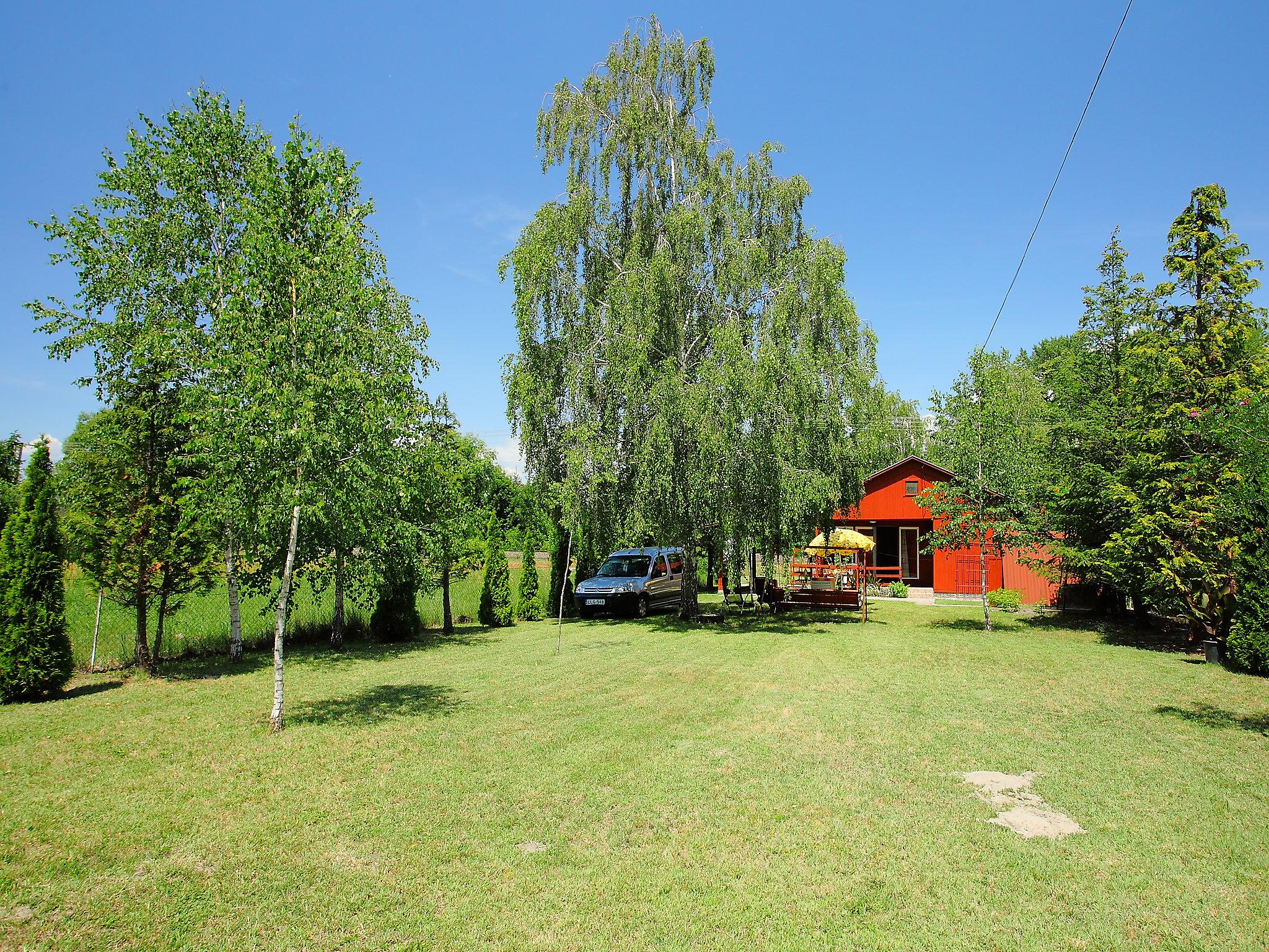 Foto 1 - Casa con 2 camere da letto a Balatonmáriafürdő con giardino e terrazza