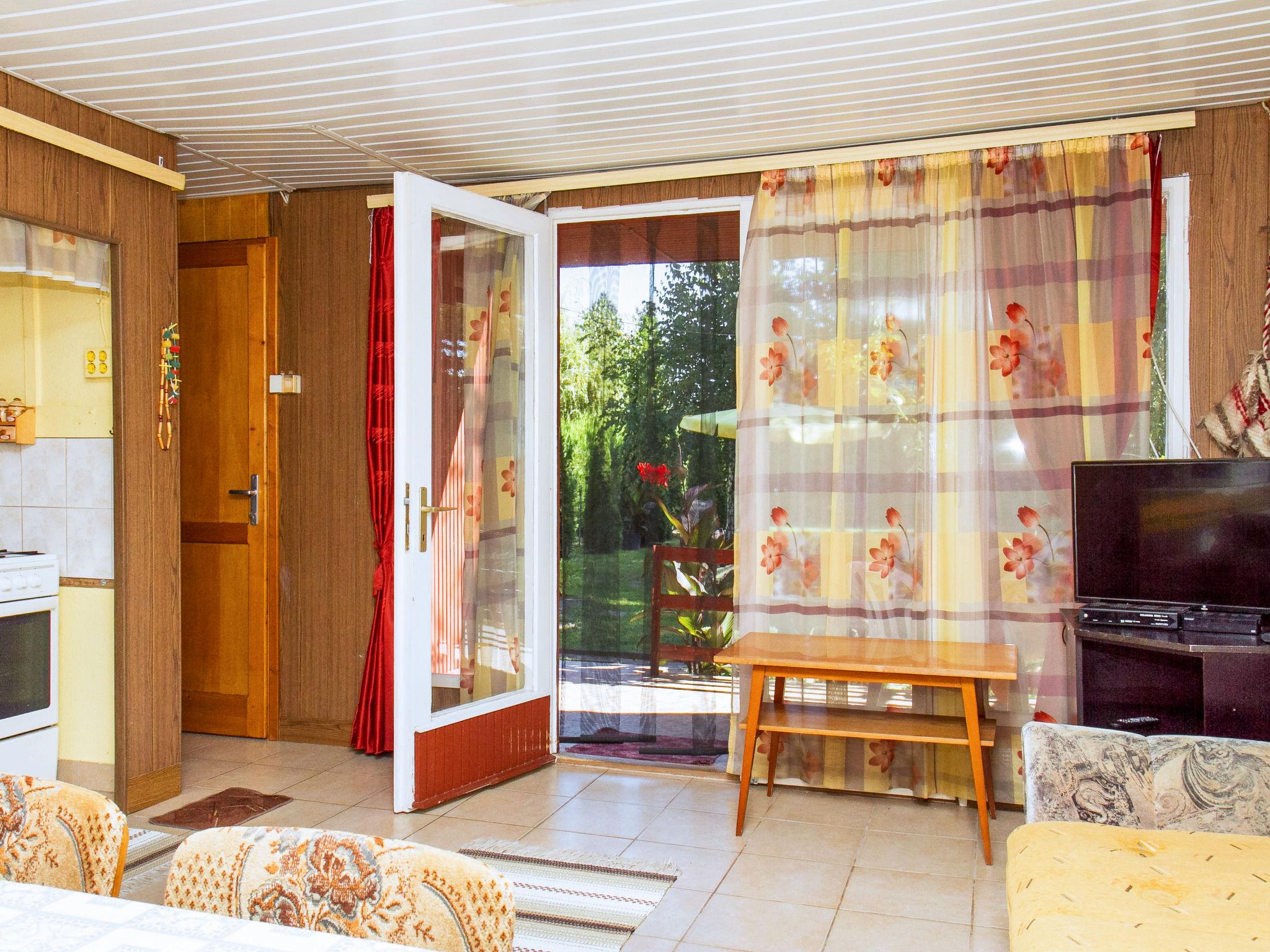 Photo 10 - 2 bedroom House in Balatonmáriafürdő with garden and terrace