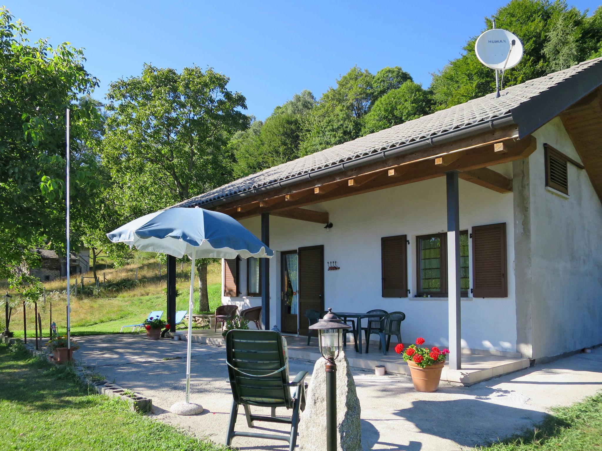 Foto 3 - Casa de 1 habitación en Trarego Viggiona con jardín y vistas a la montaña