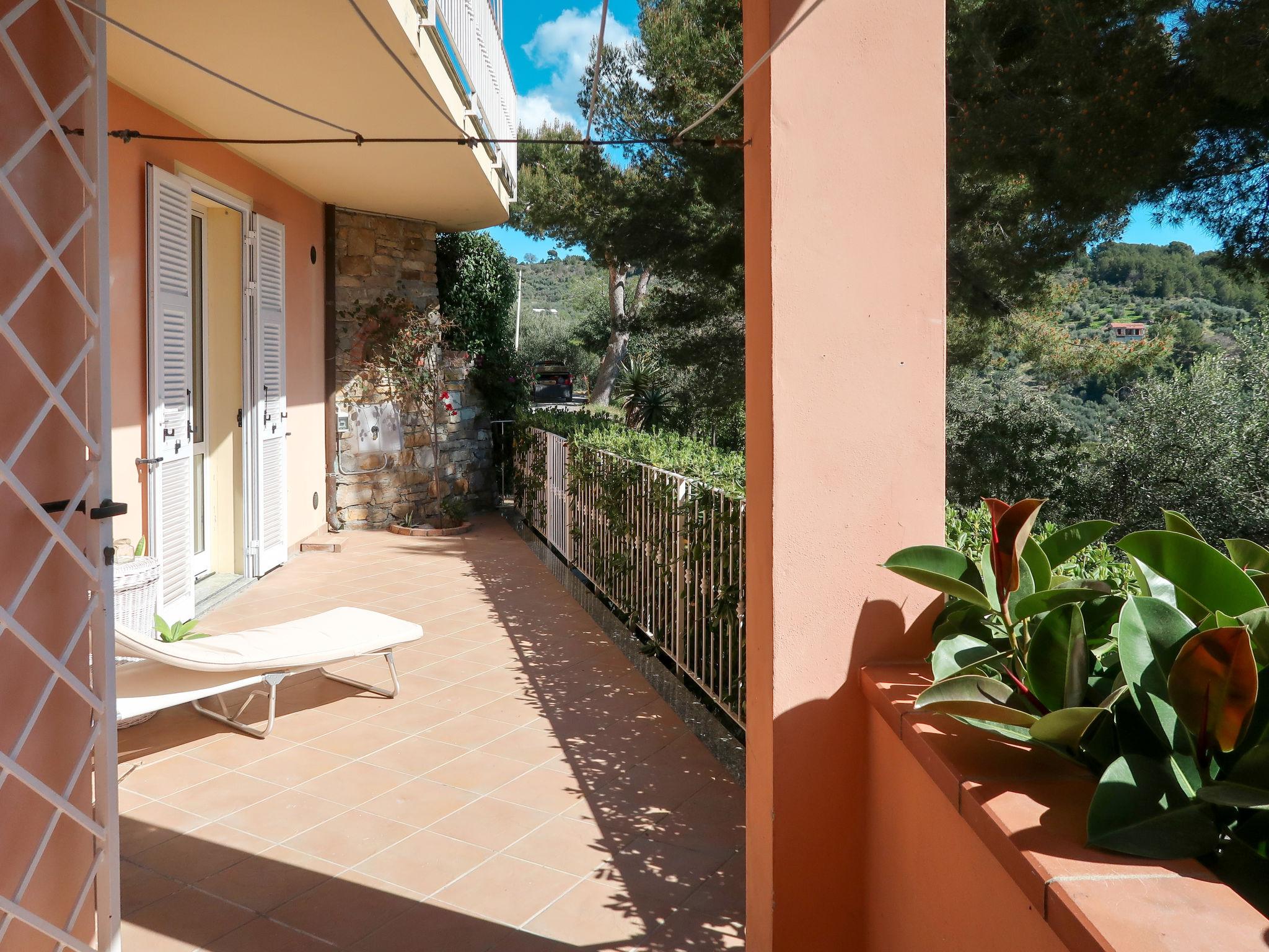 Foto 14 - Apartamento de 2 habitaciones en Diano Castello con piscina privada y vistas al mar