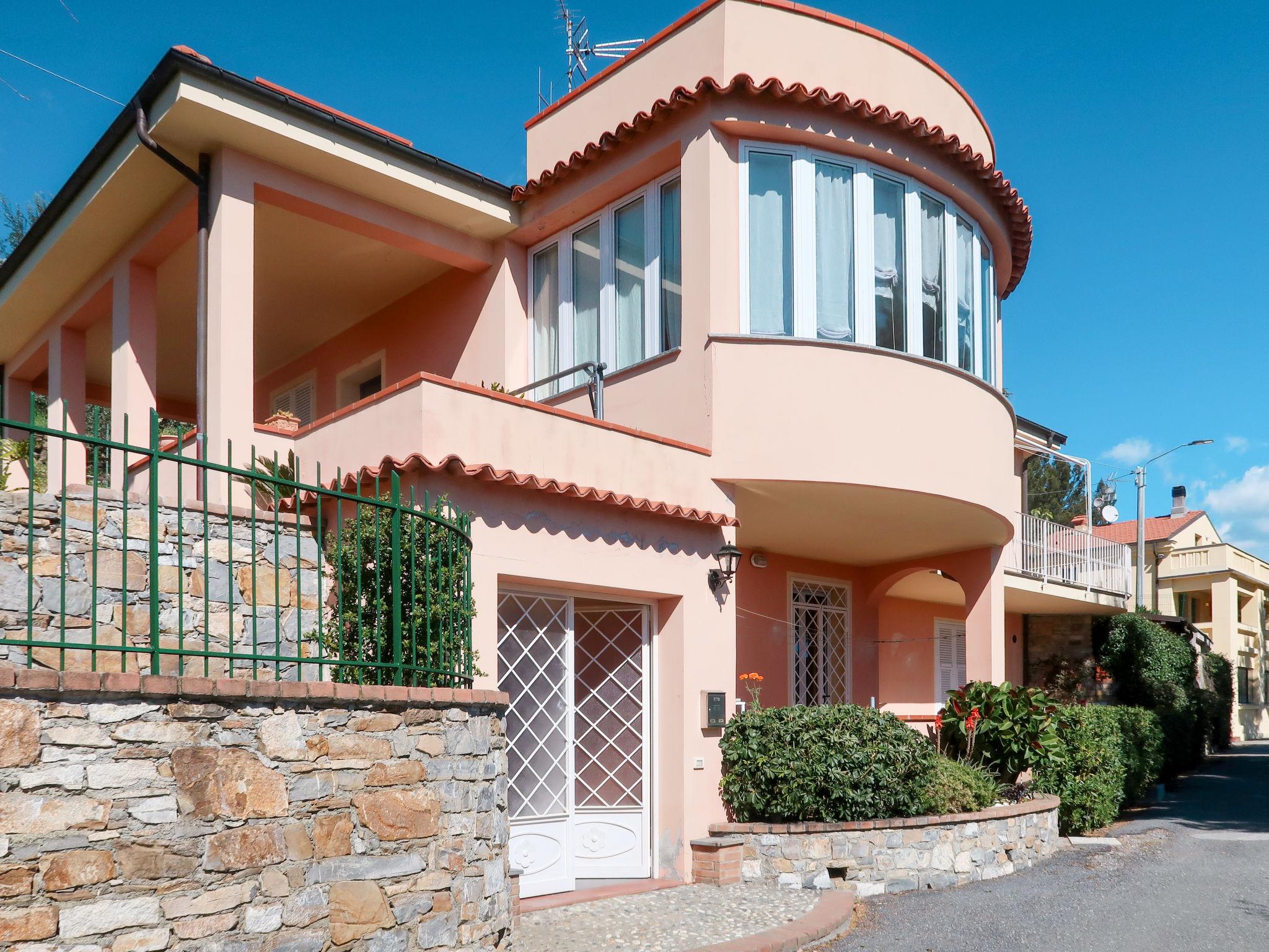 Photo 2 - Appartement de 2 chambres à Diano Castello avec piscine privée et vues à la mer
