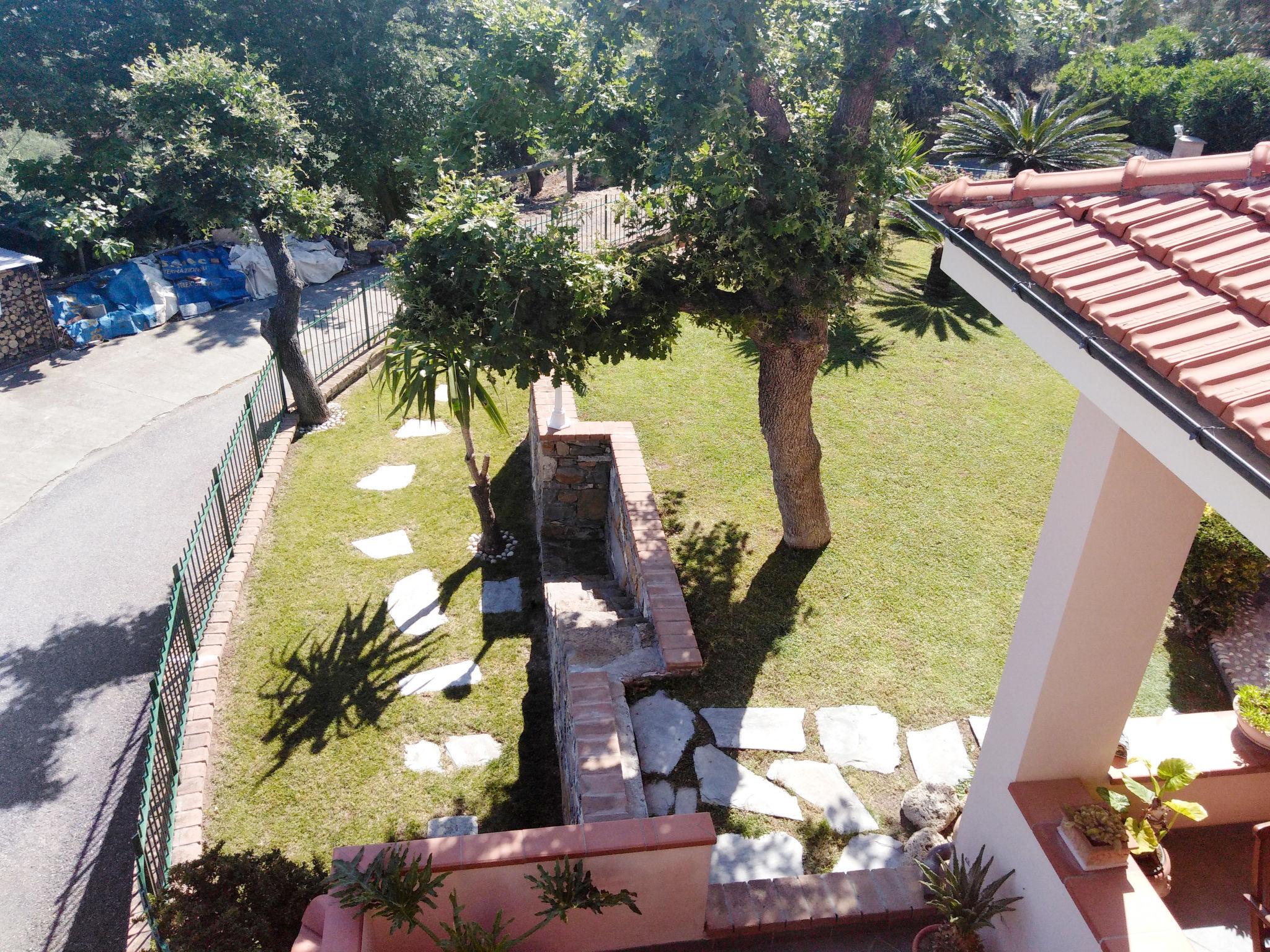 Foto 1 - Apartamento de 2 habitaciones en Diano Castello con piscina privada y vistas al mar