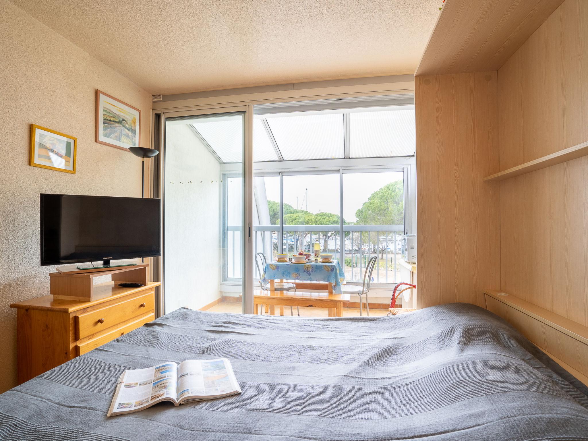 Foto 4 - Appartamento con 1 camera da letto a Le Grau-du-Roi con vista mare