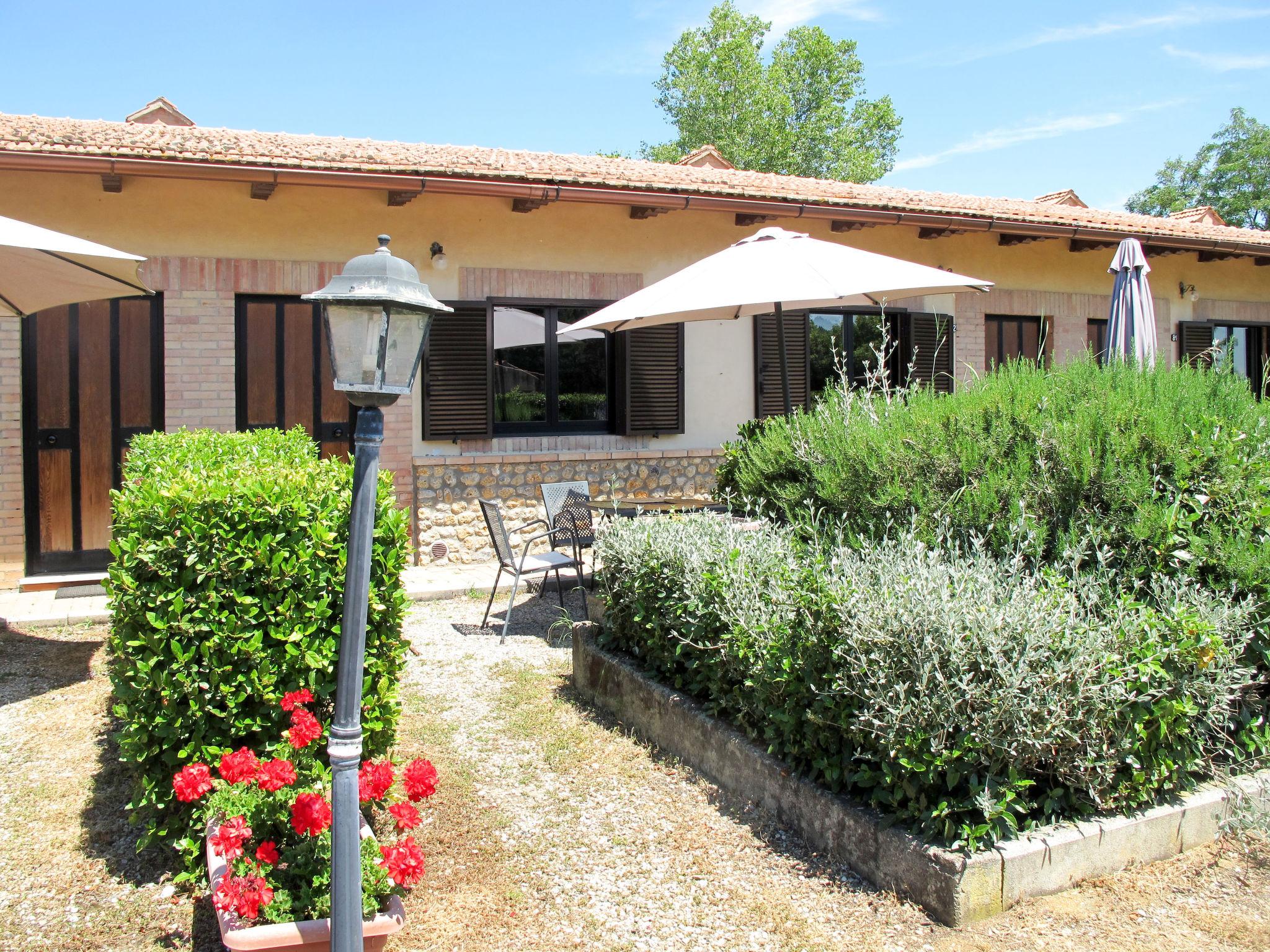 Foto 4 - Casa de 1 quarto em San Gimignano com piscina e jardim